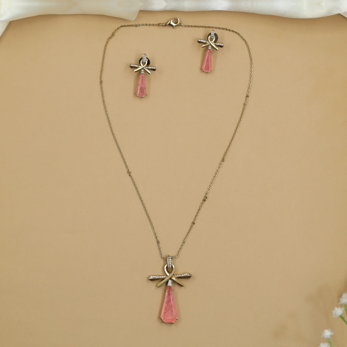 Timeless Kundan Bow Pendant Chain Set