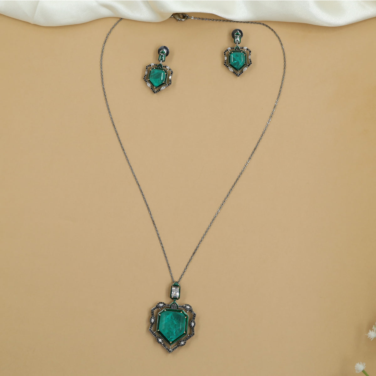 Luxury Victorian Shield Pendant Necklace Set