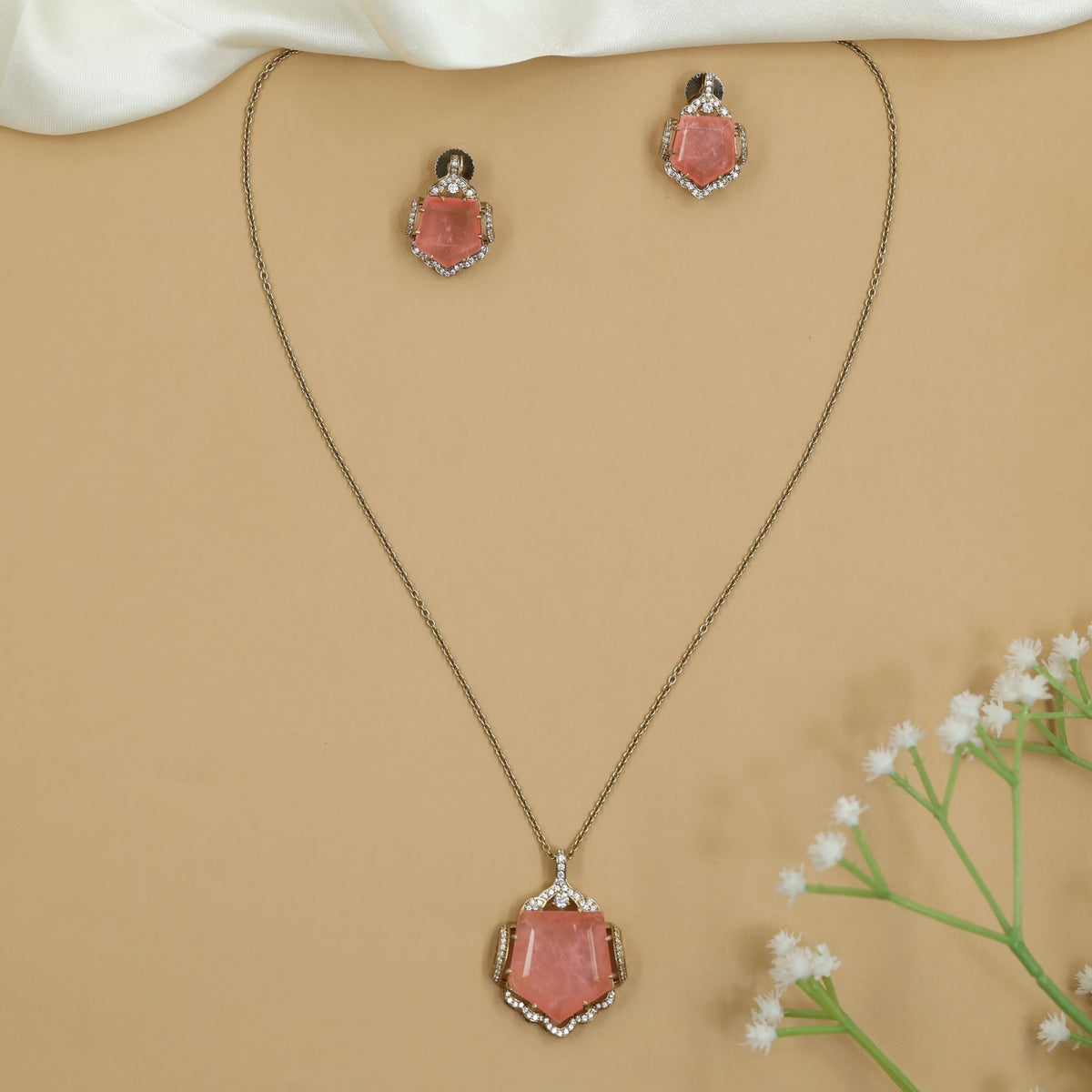 Elegant Victorian Geometric Pendant Statement Chain Set