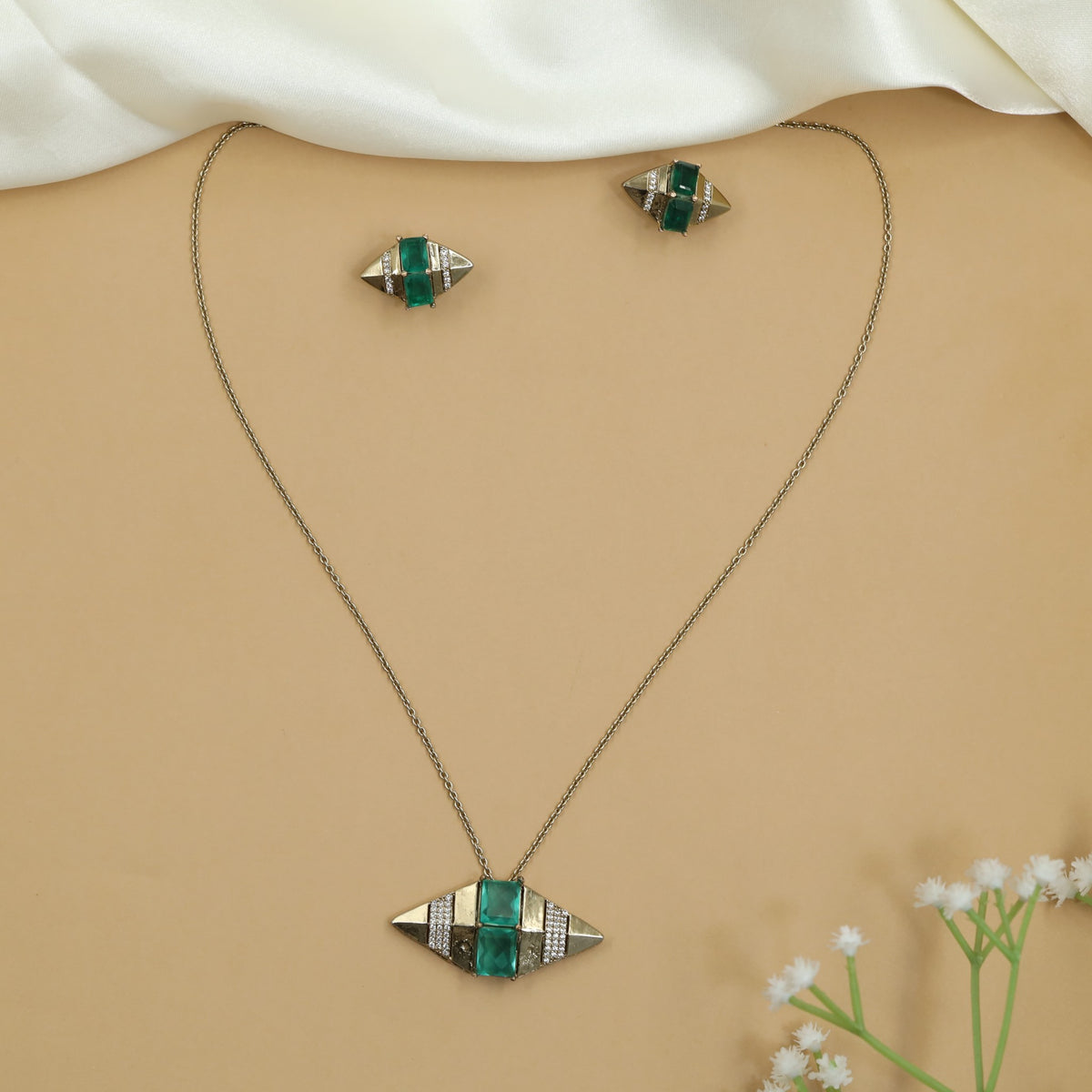 Victorian Geometric Pendant Chain Set