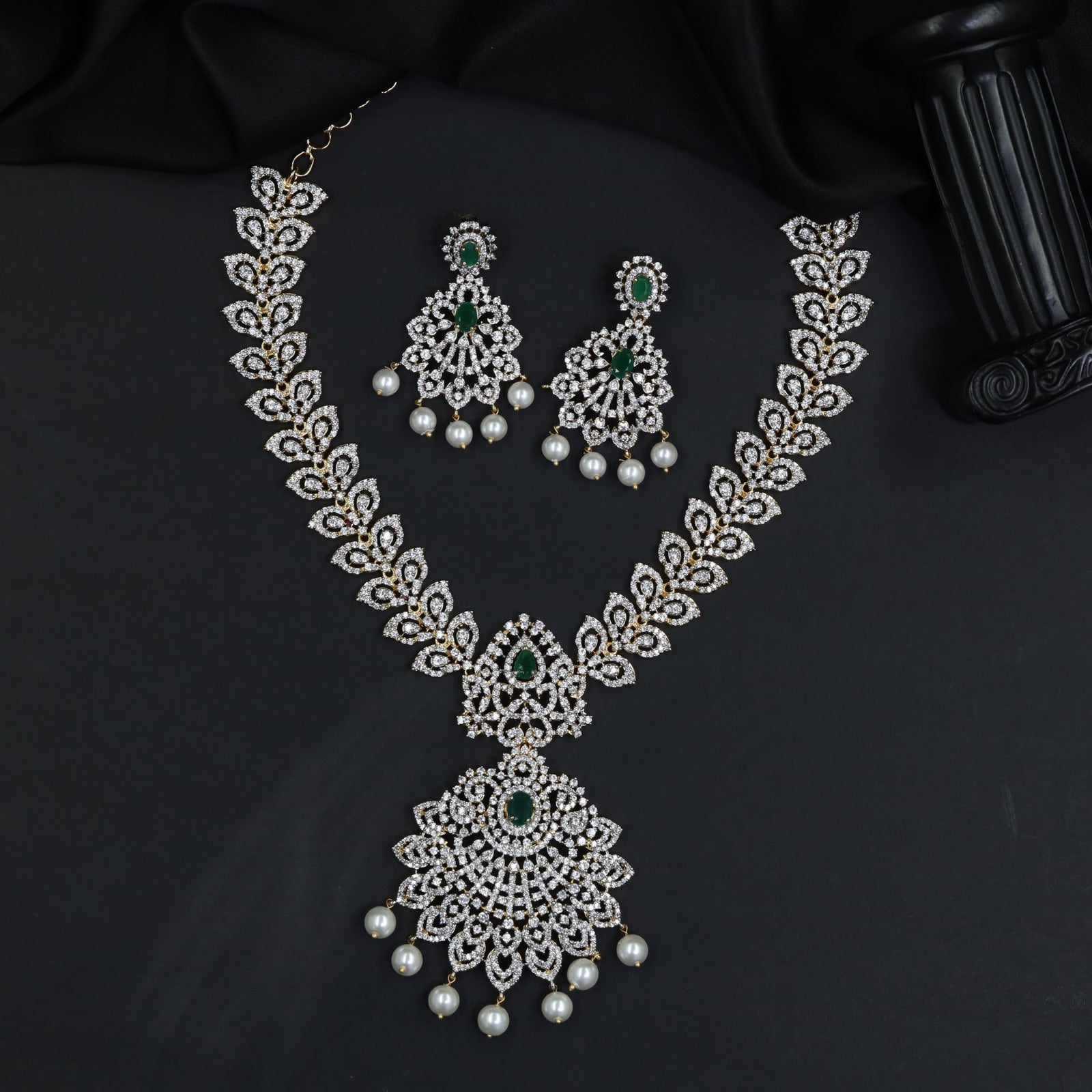 Leaf Pattern GJ Necklace with Grand Openwork Pendant Design