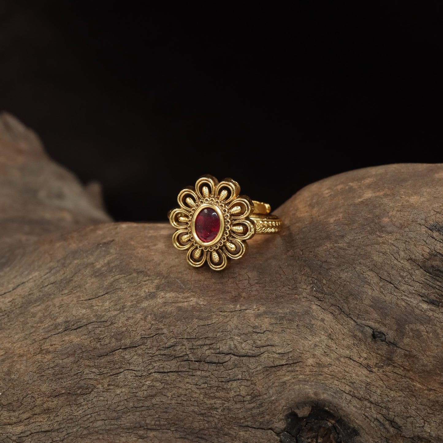 Floral Antique Finger Ring with Rounded Petal Frame and Oval Centre