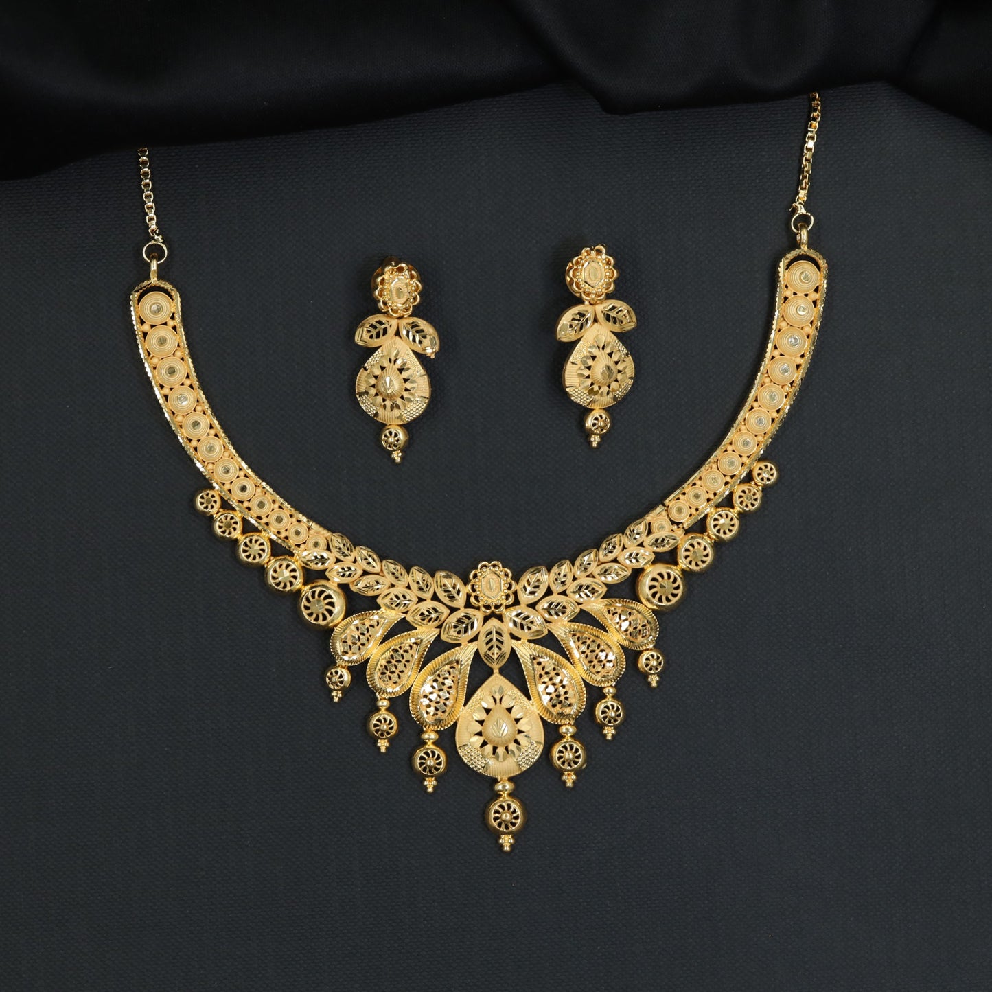 Forming Necklace with Floral Roundel Links and Fanwork Centre