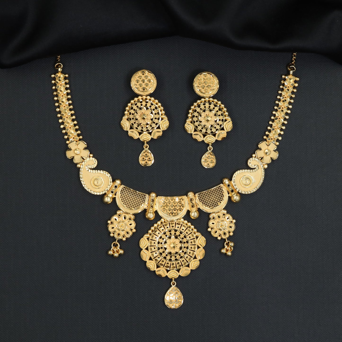 Timeless heritage Forming Necklace with suspended bead cluster accents