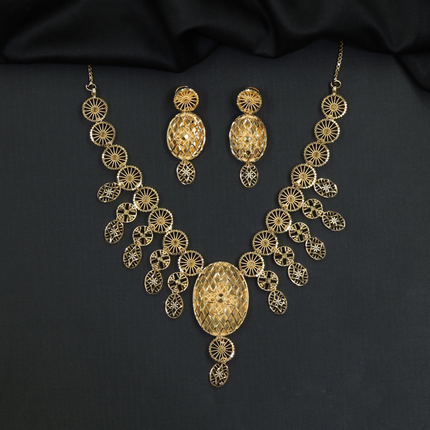 Royal celebration Forming Necklace featuring geometric diamond cutwork