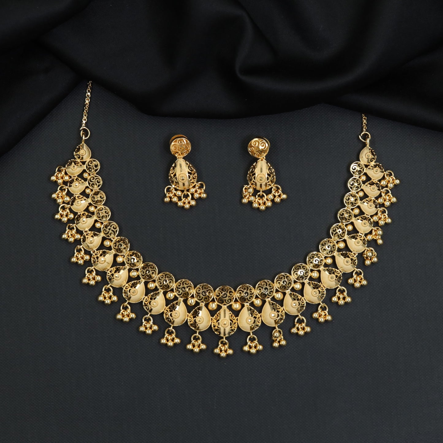 Decorative Disc Forming Necklace with Intricate Linkwork