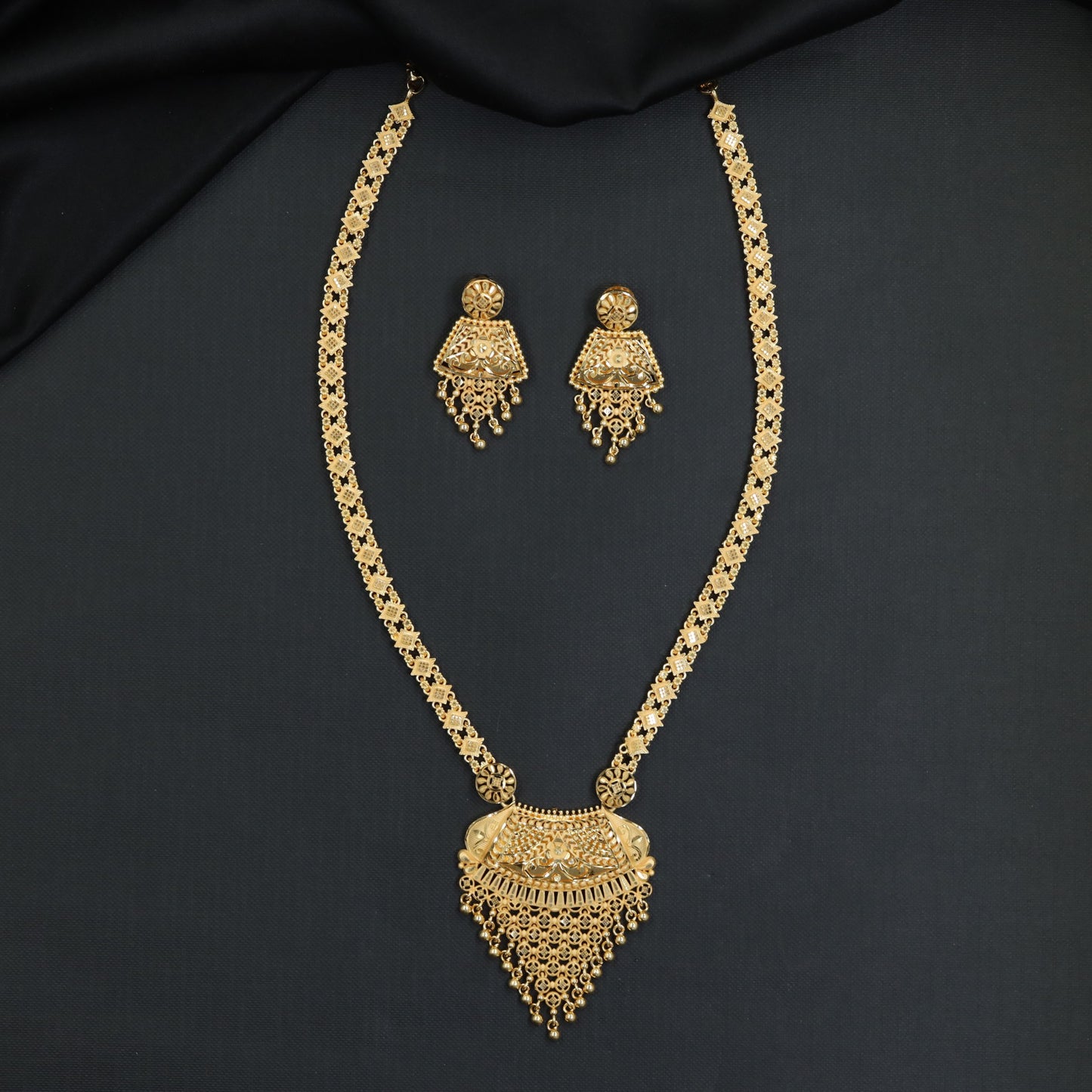 Ornamental Petal Links Framing a Forming Long Haara with Centre Drop