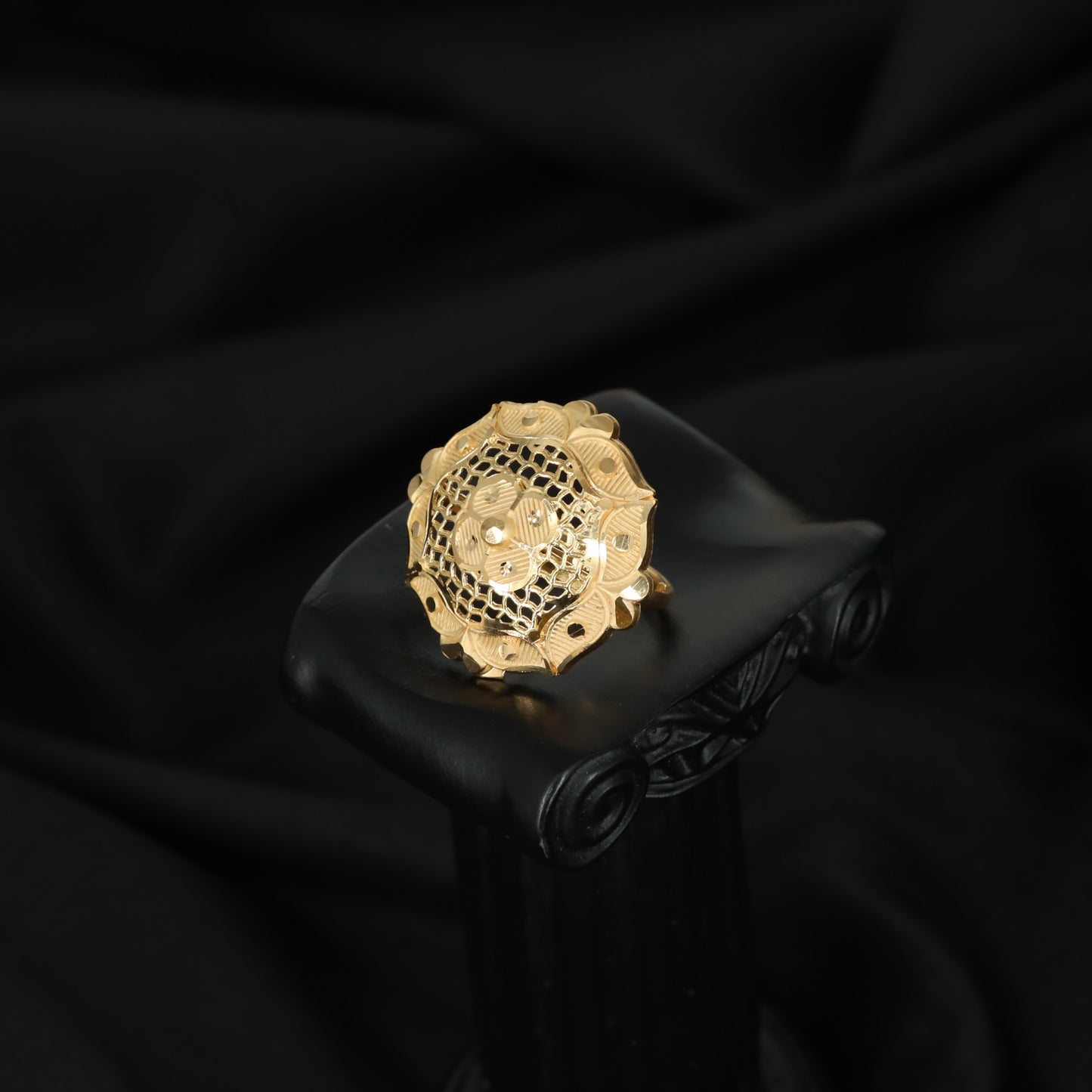 Forming Finger Ring with a Floral Honeycomb Lattice
