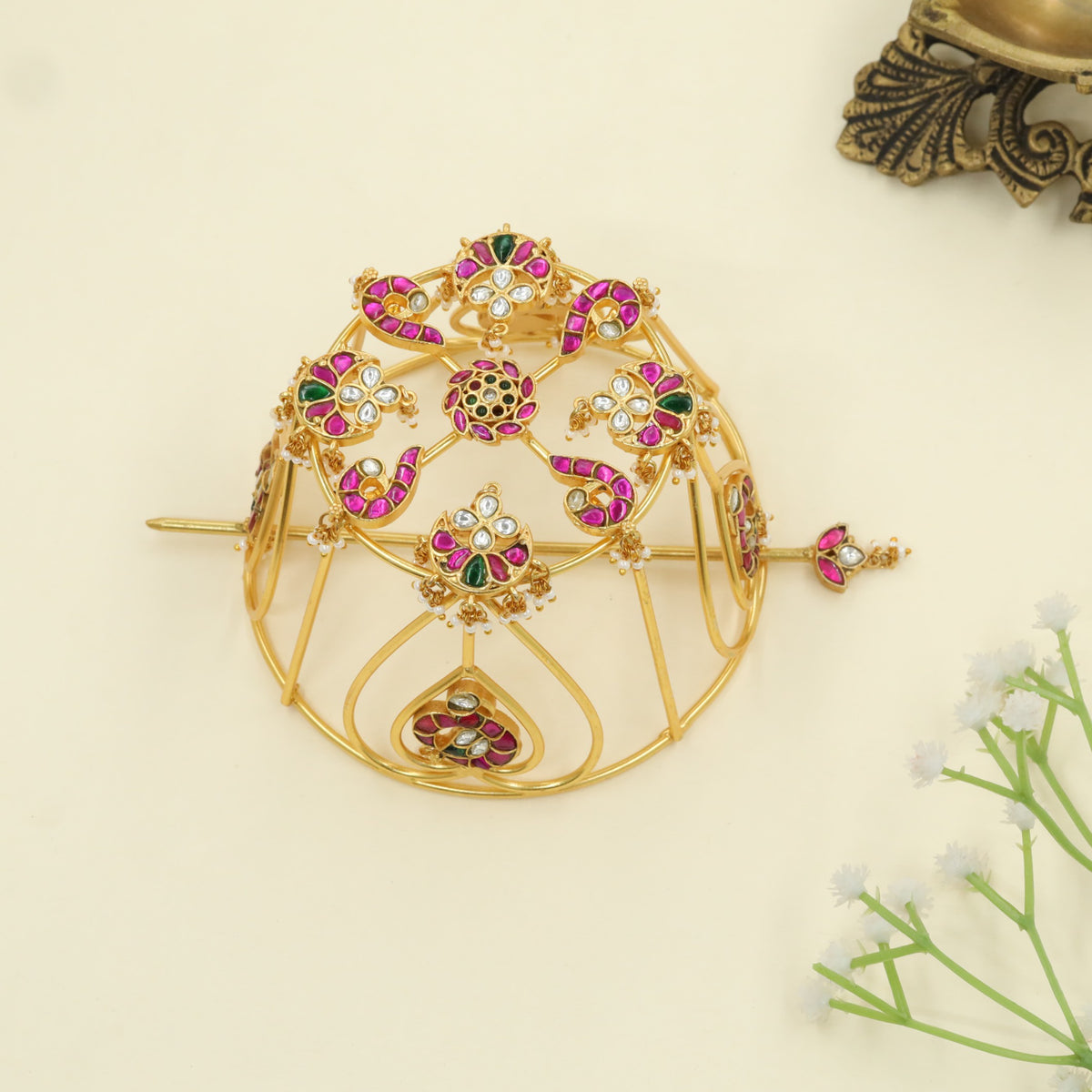 Iconic Jadau hair bun showcasing floral gemstone brilliance