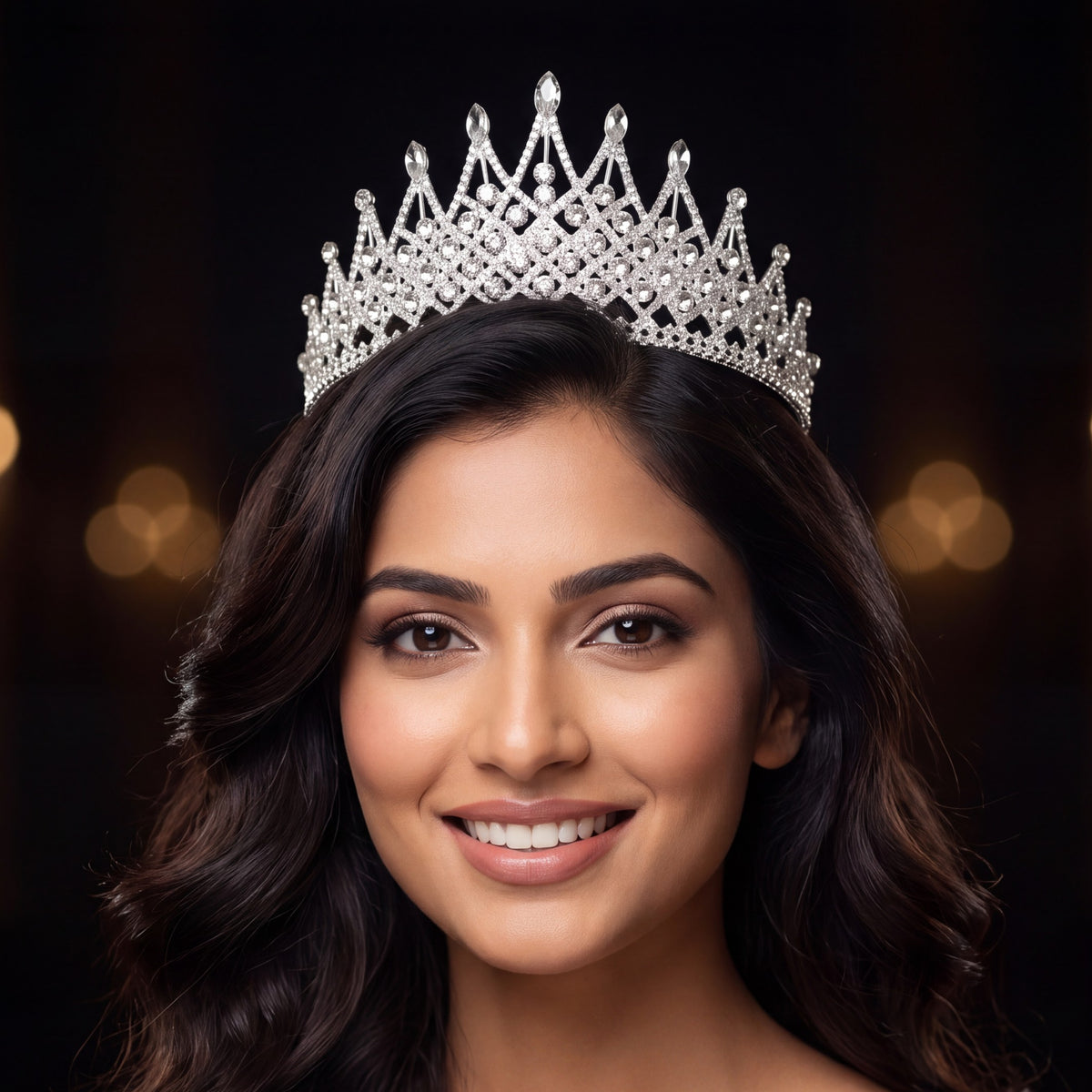 Sophisticated Crown with symmetrical arches and fine openwork