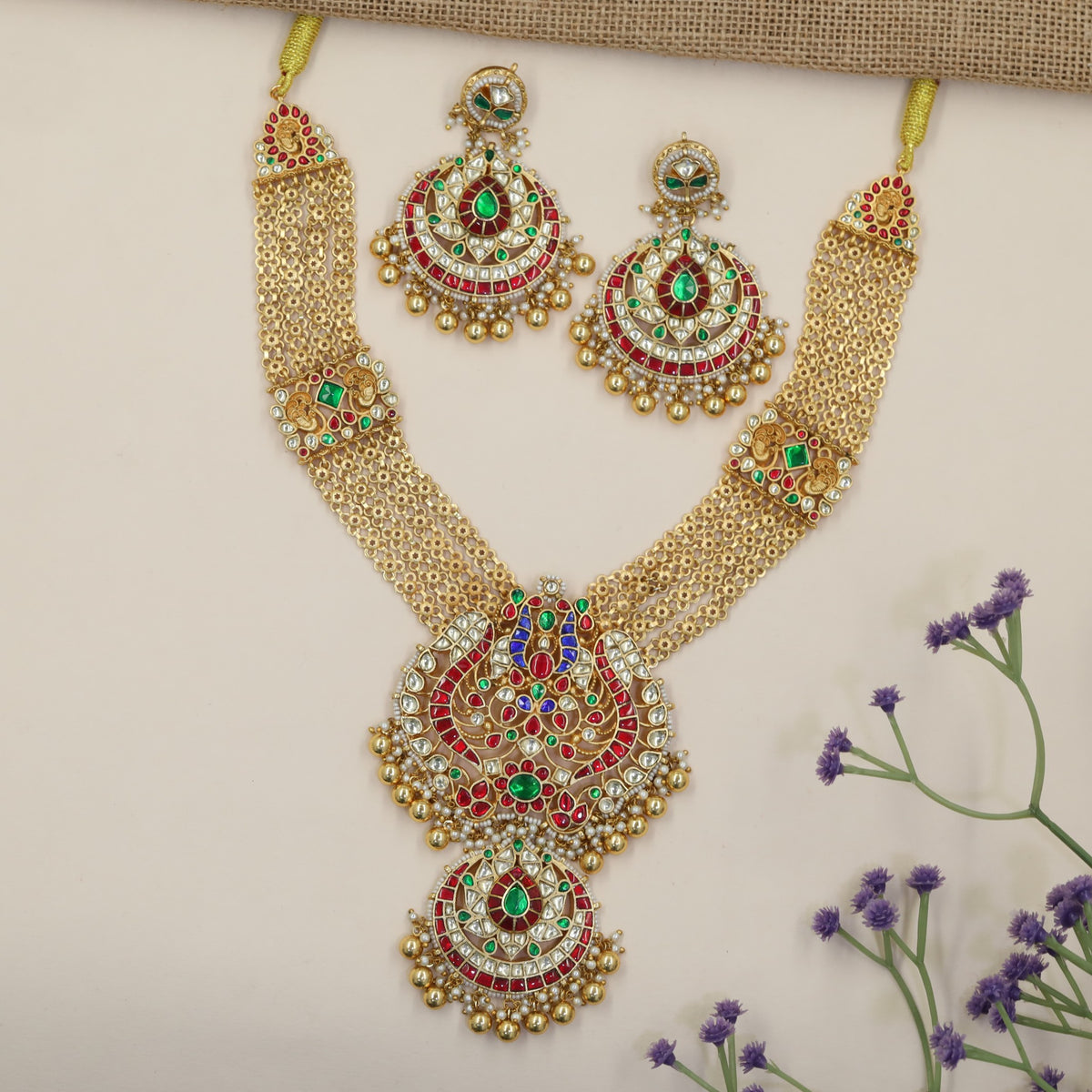 Jadau Necklace Showcasing Intricate Link and Pendant Detailing