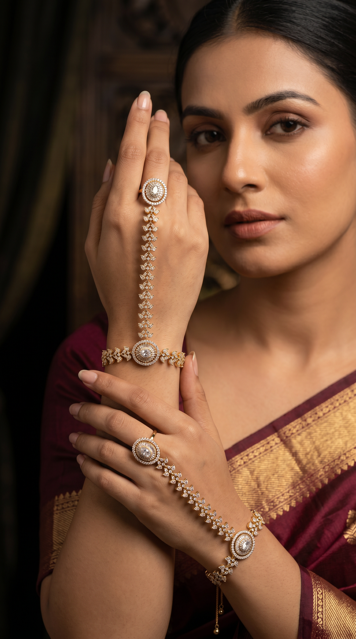 Circular Double Border Panja with Marquise Link Chain Design