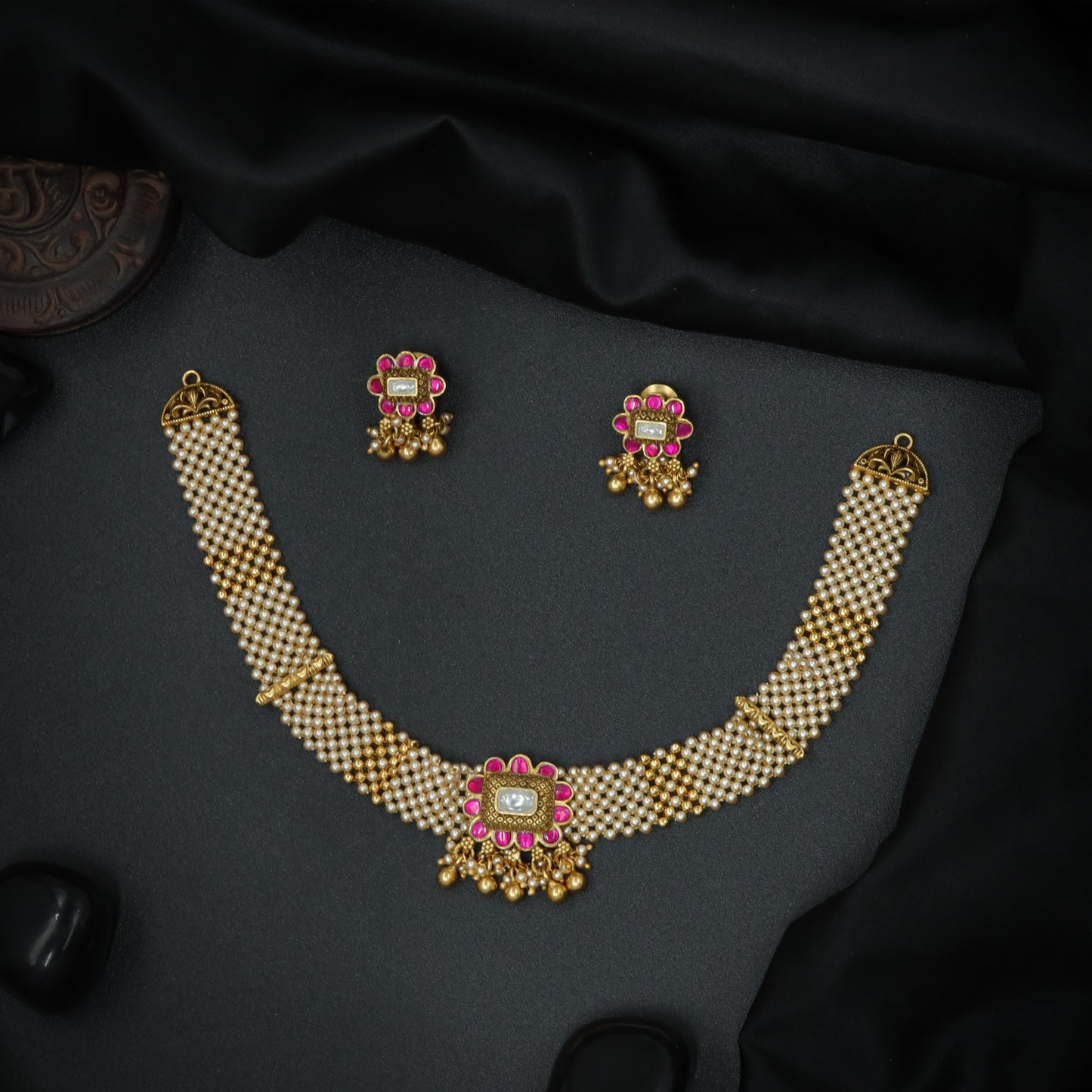Silver Square Rosette Pearl Choker Set