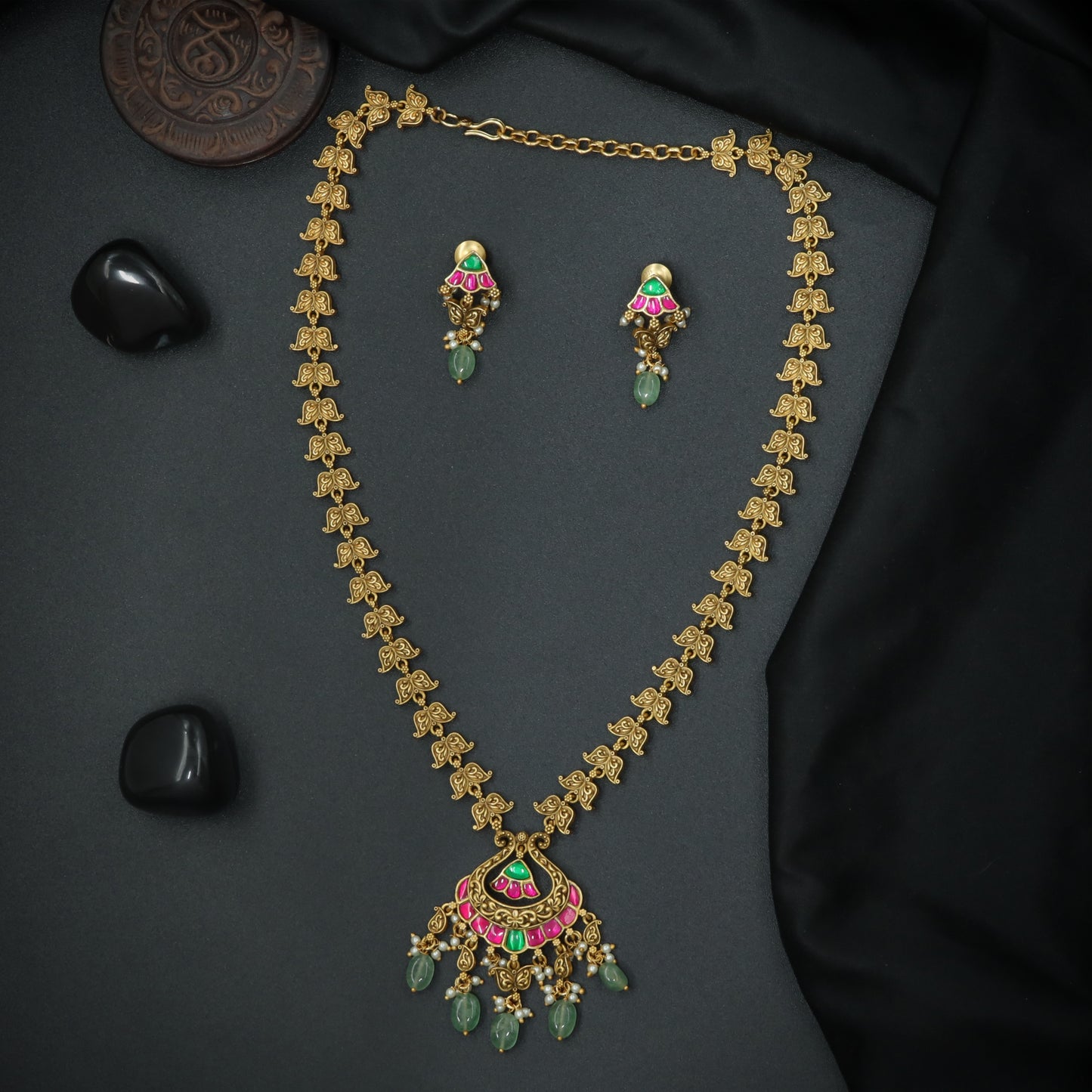 Silver Floral-Link Emerald Pendant Chain Set
