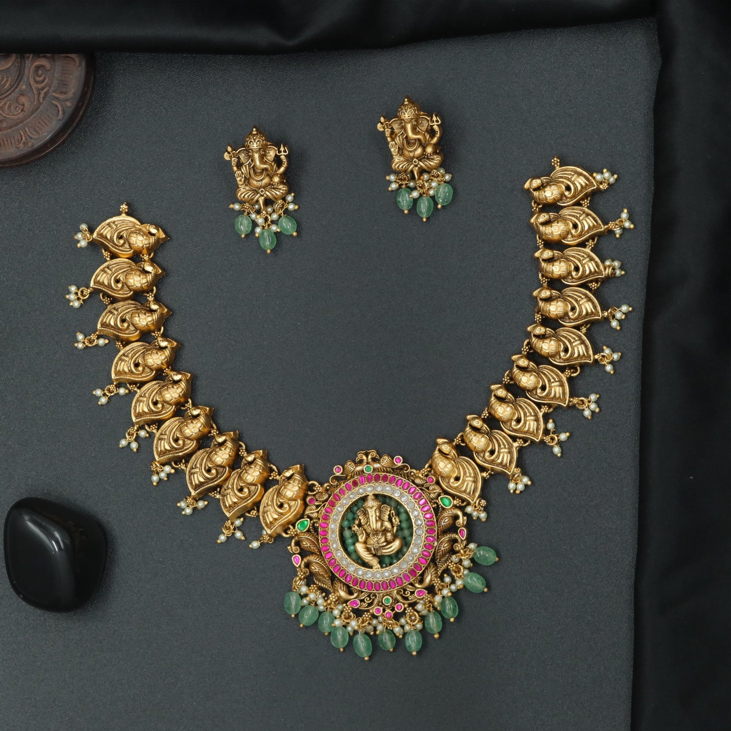 Antique Vighneshvara Circle Pendant Necklace Set