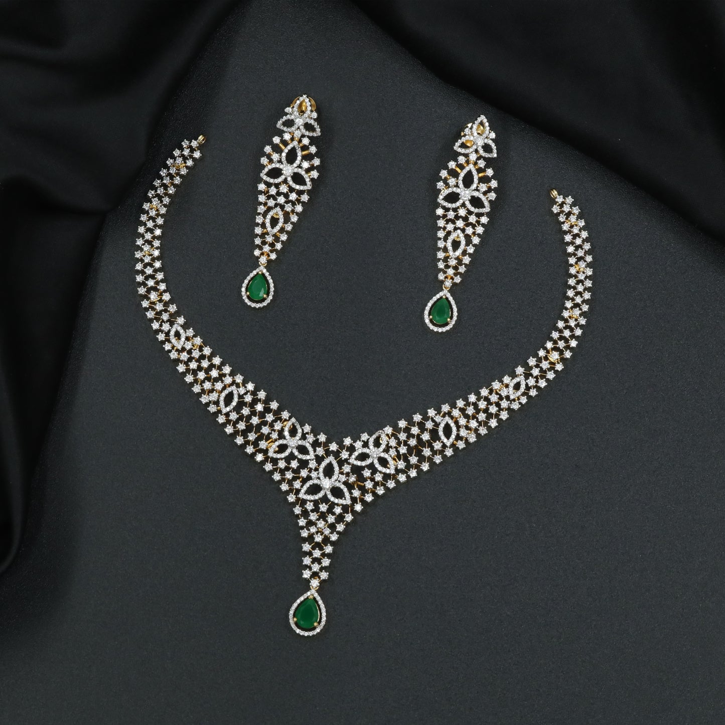 Petal Lattice Emerald Drop Silver Necklace Set