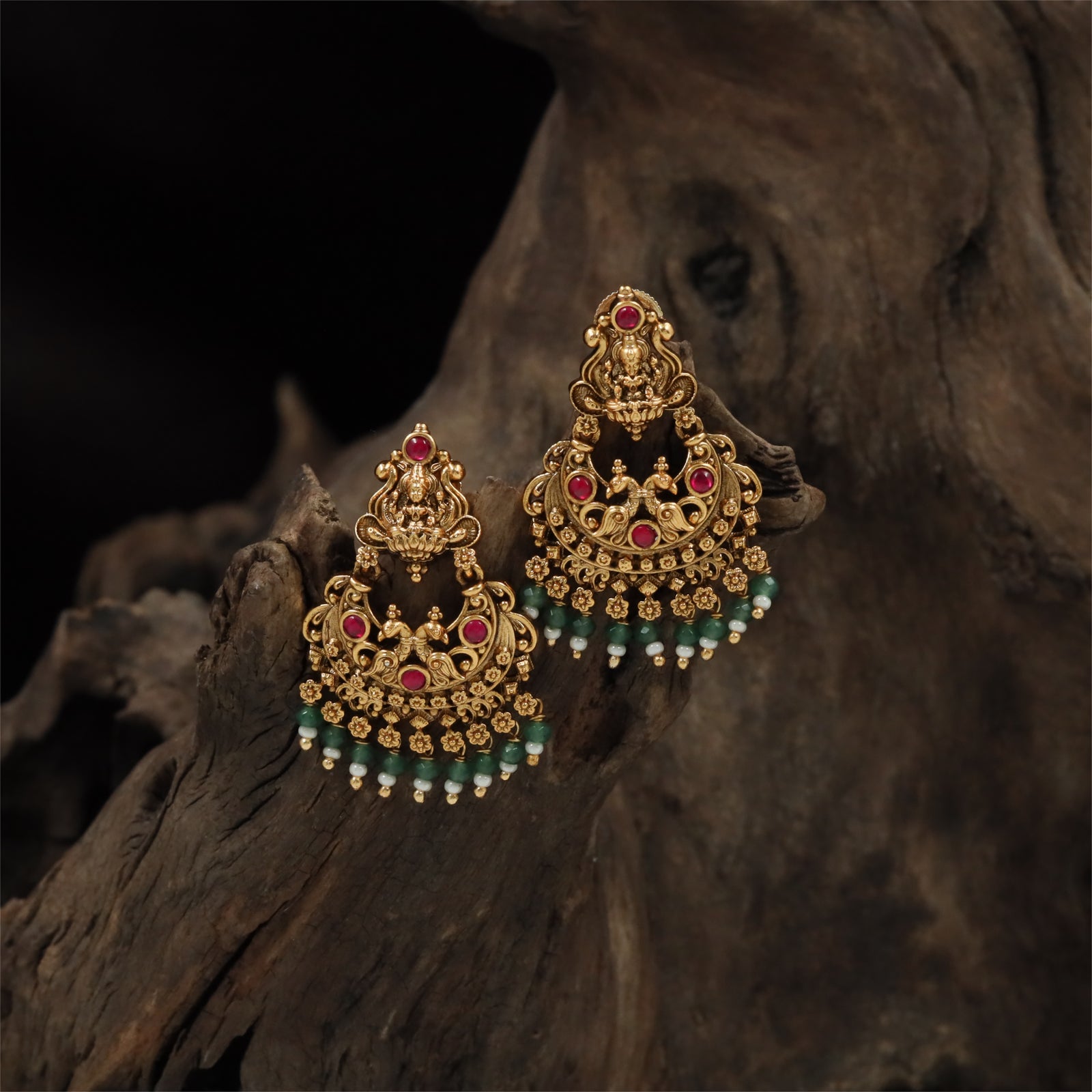Luxury Ornamental Antique Hangings with Dangling Drop Clusters