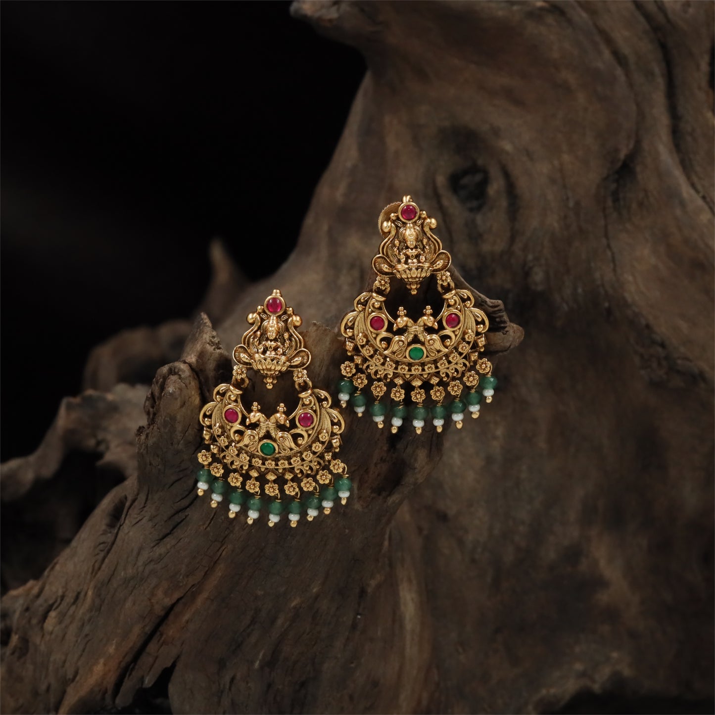 Luxury Ornamental Antique Hangings with Dangling Drop Clusters