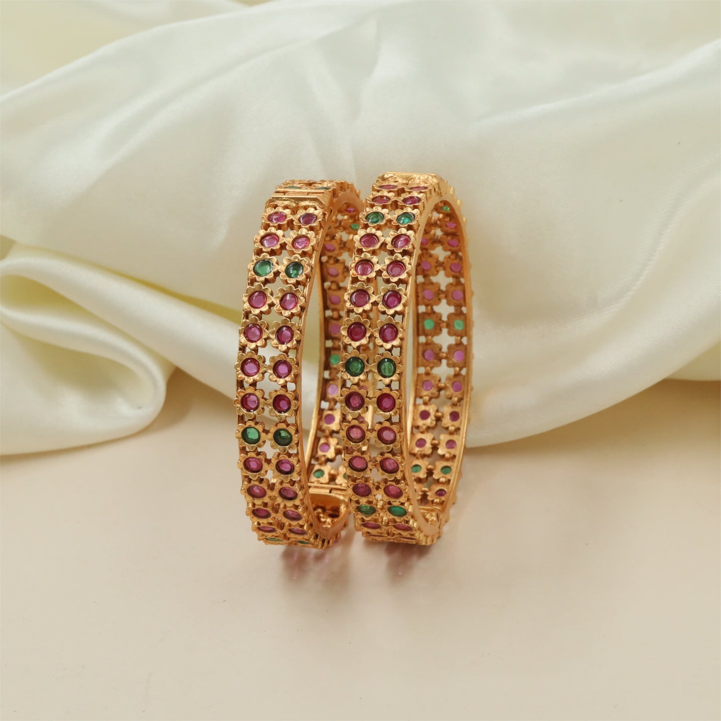 Luxury Embedded Pattern Bangles with Dense Surface Craftsmanship