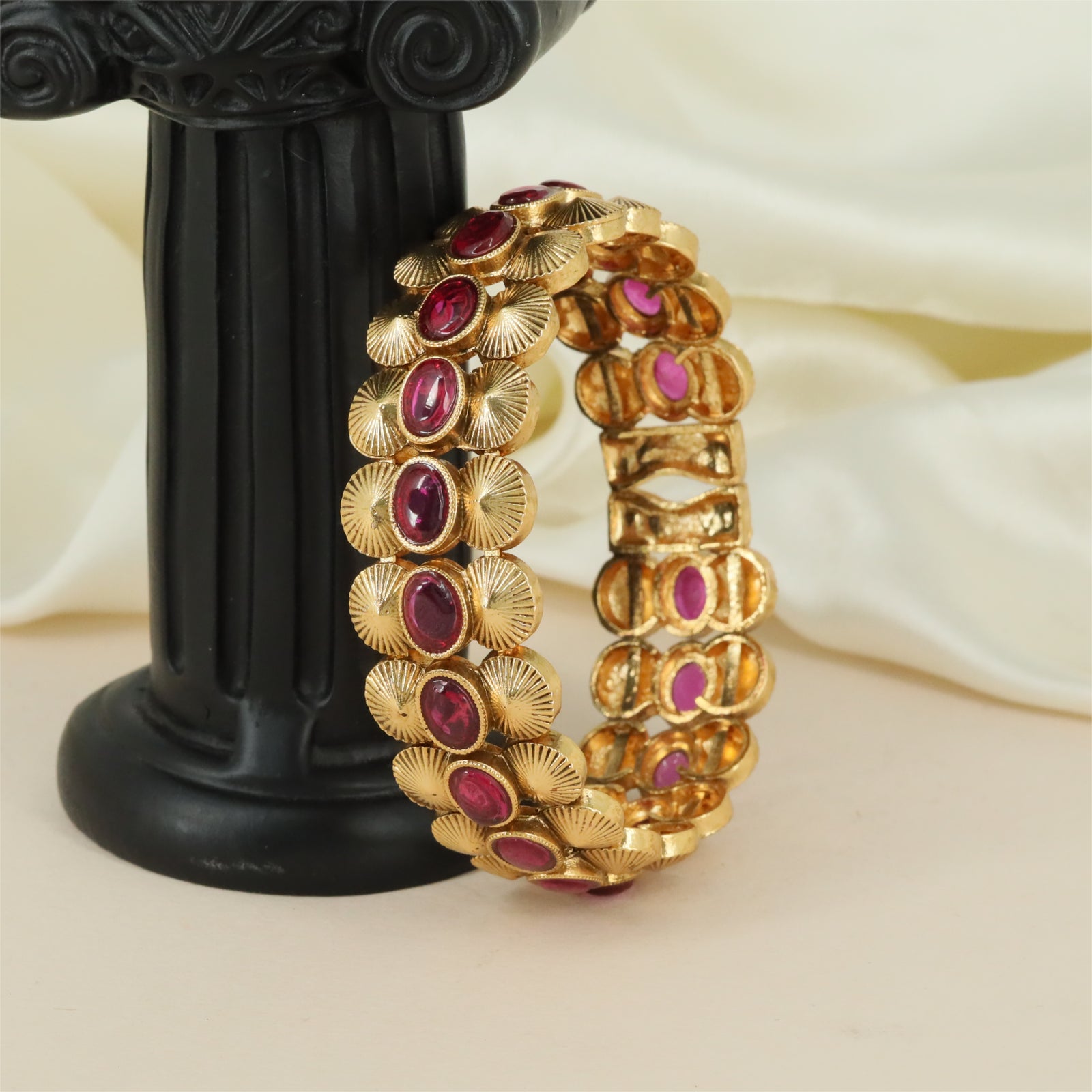 Lunaris Disc Antique Kada with Repeating Fan Pattern and Raised Oval Layout