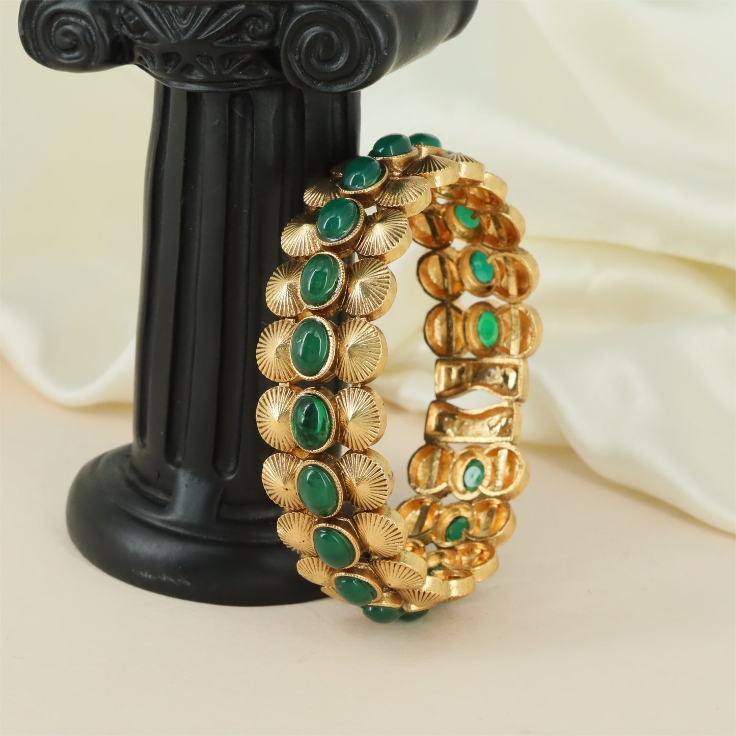 Lunaris Disc Antique Kada with Repeating Fan Pattern and Raised Oval Layout