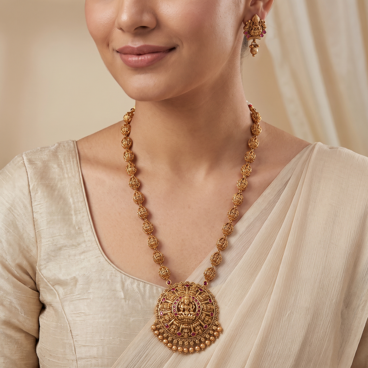 Temple Lakshmi Antique Chain With Pendant with Circular Link Detailing
