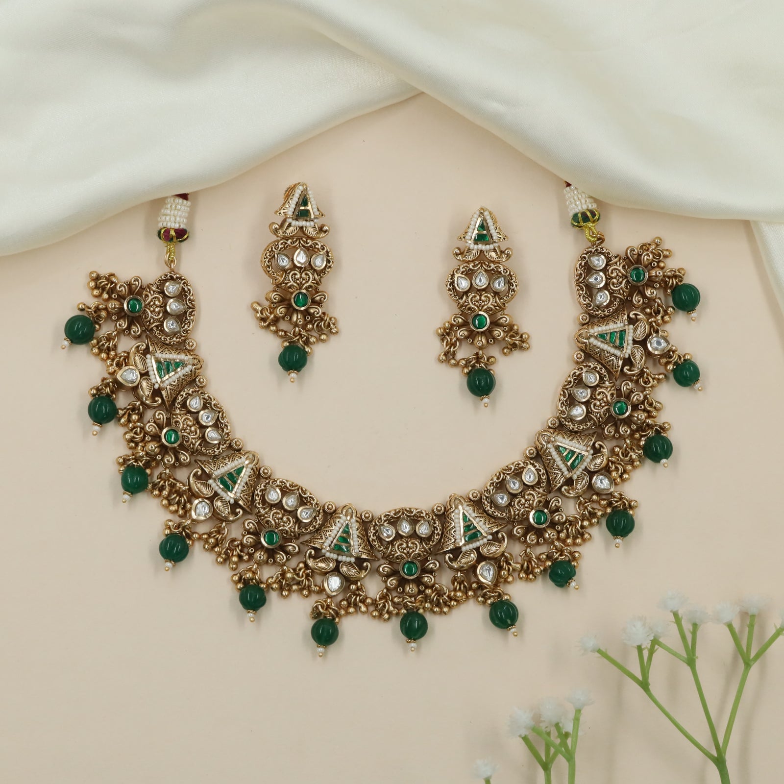 Classic Vine Kundan Necklace with Curved Grid Layout and Rounded Hangings