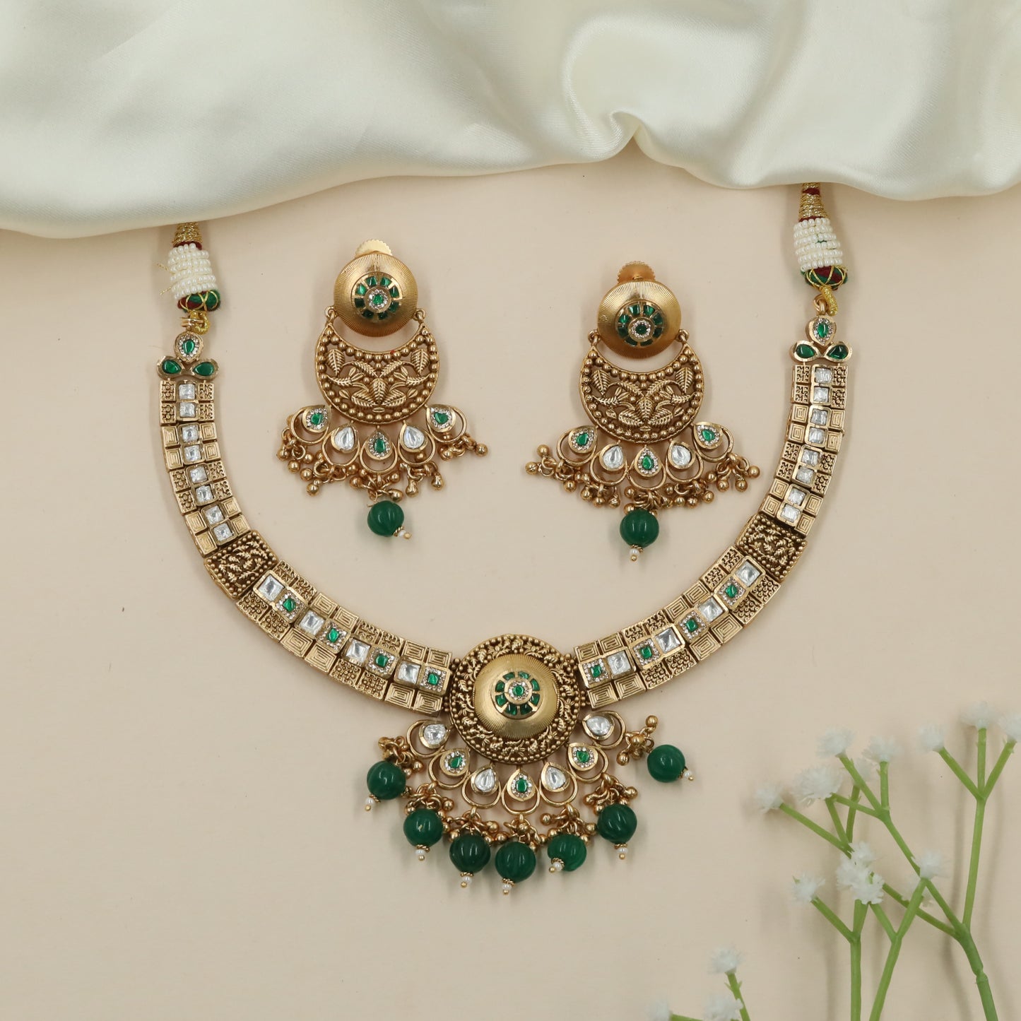 Glowtile Kundan Necklace with Circular Pendant Fringe