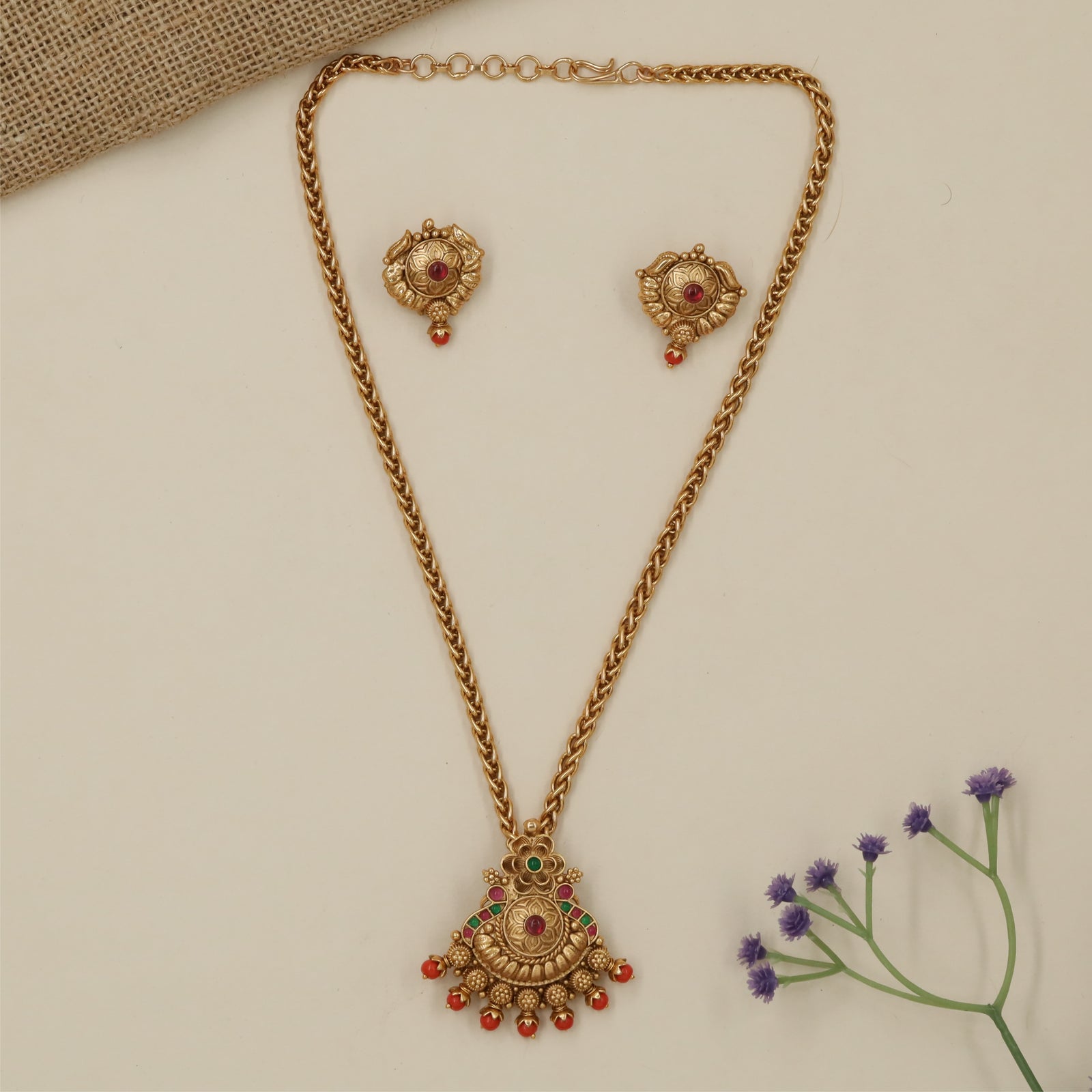 Grandeur Floral Center Antique Chain With Hanging Drop Finish
