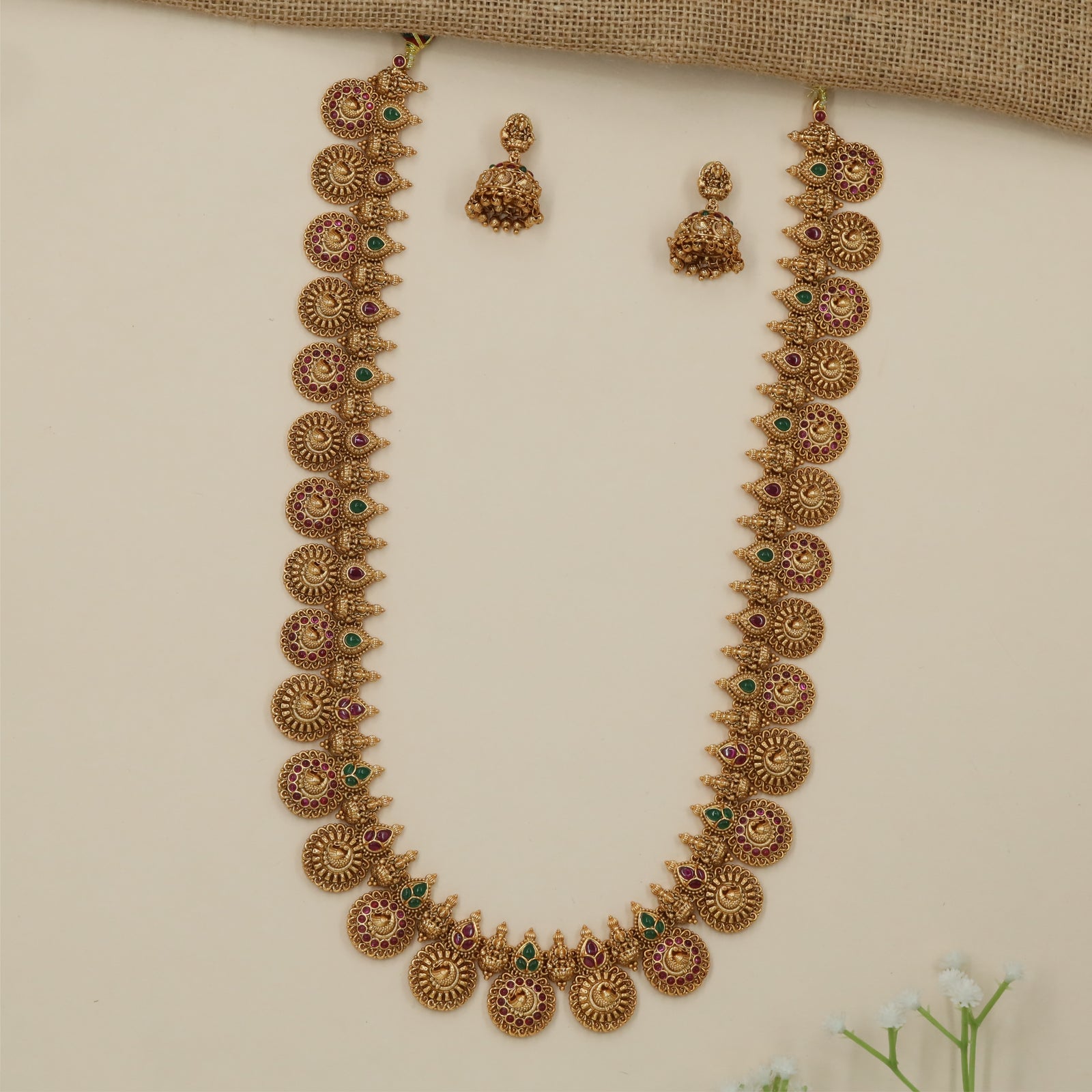 Royal Disc Pattern Antique Long Haara with Ornamental Fringe Borders