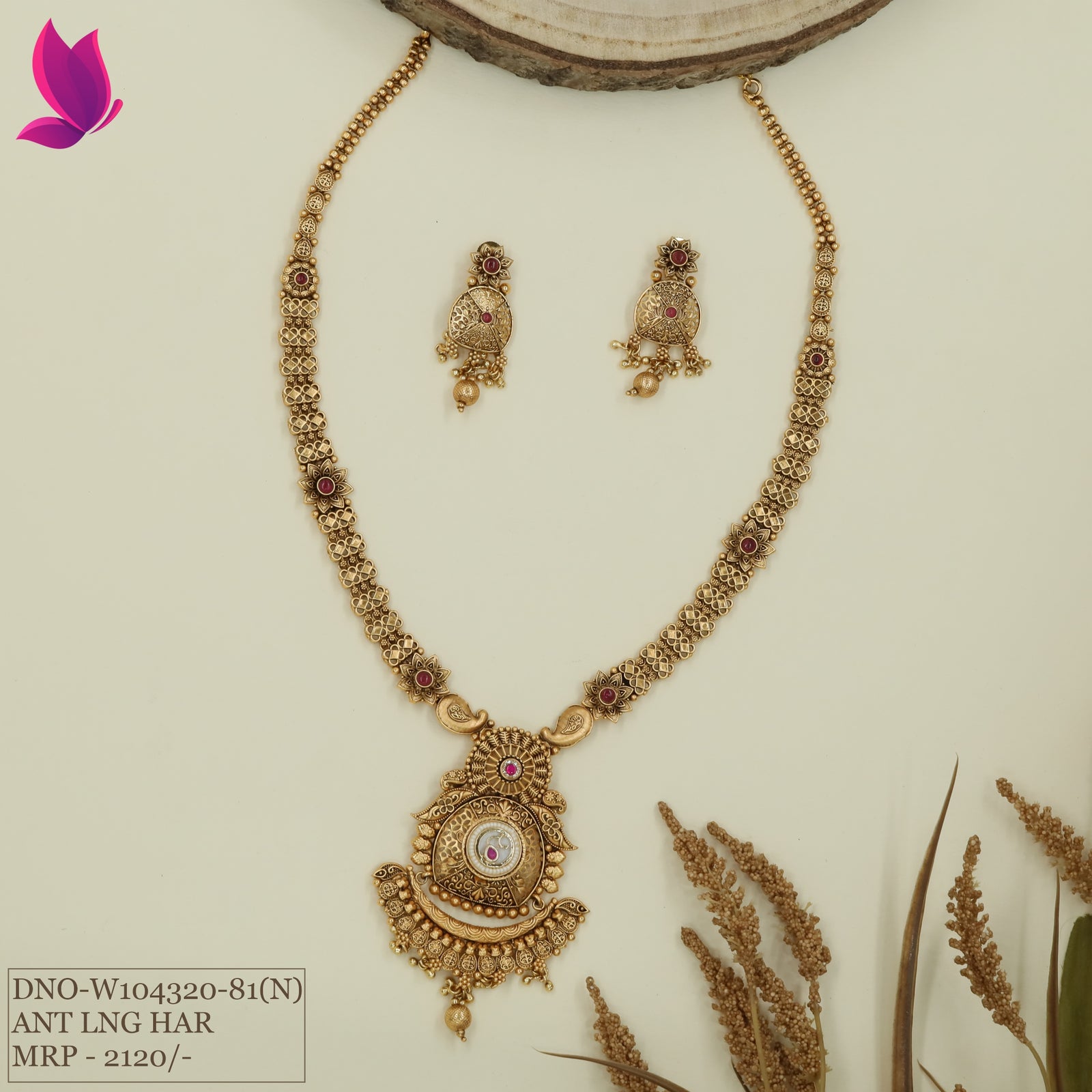 Daisy link long haara with repeating flower connectors and central drop pendant