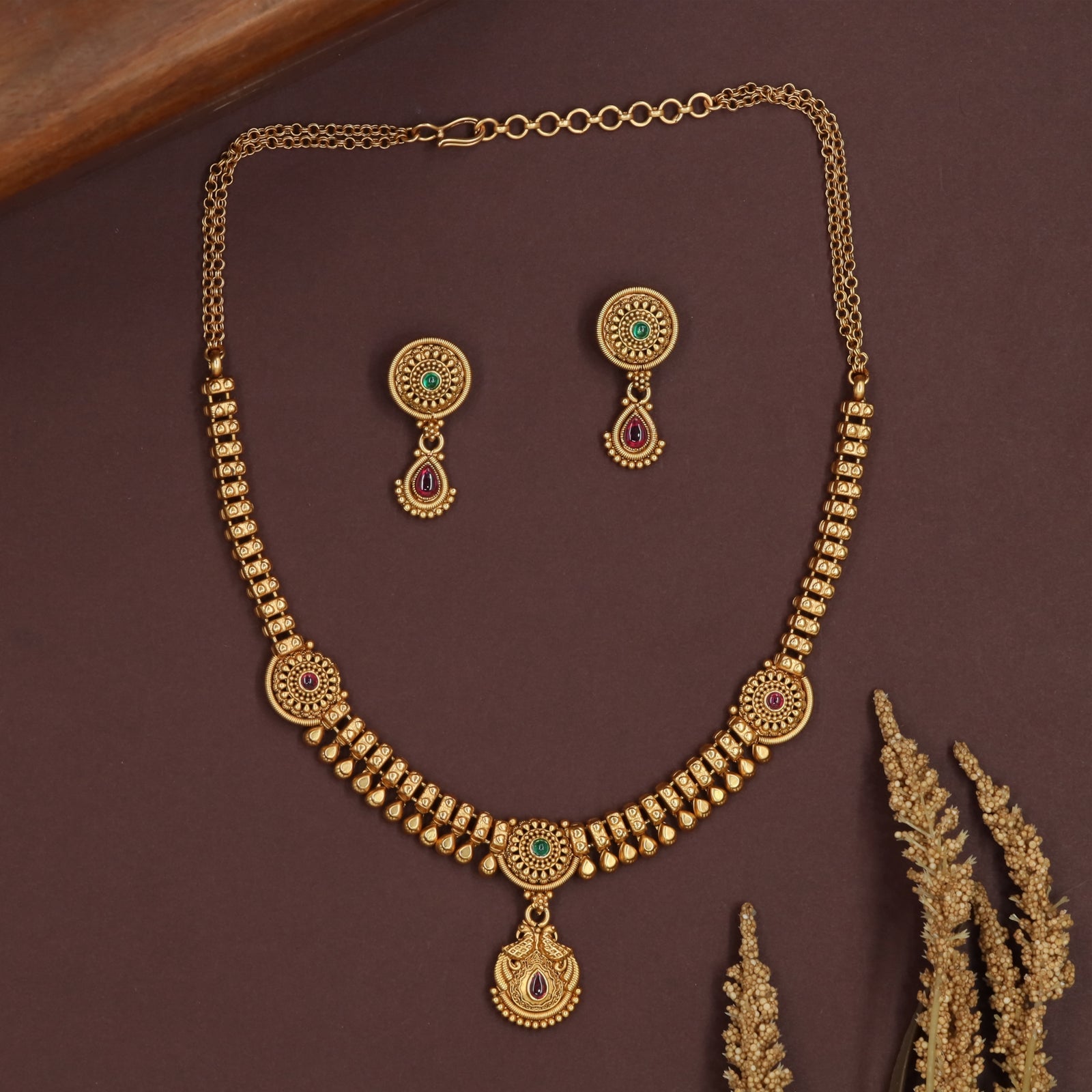 Decorative segment antique necklace with rounded links and pendant detailing