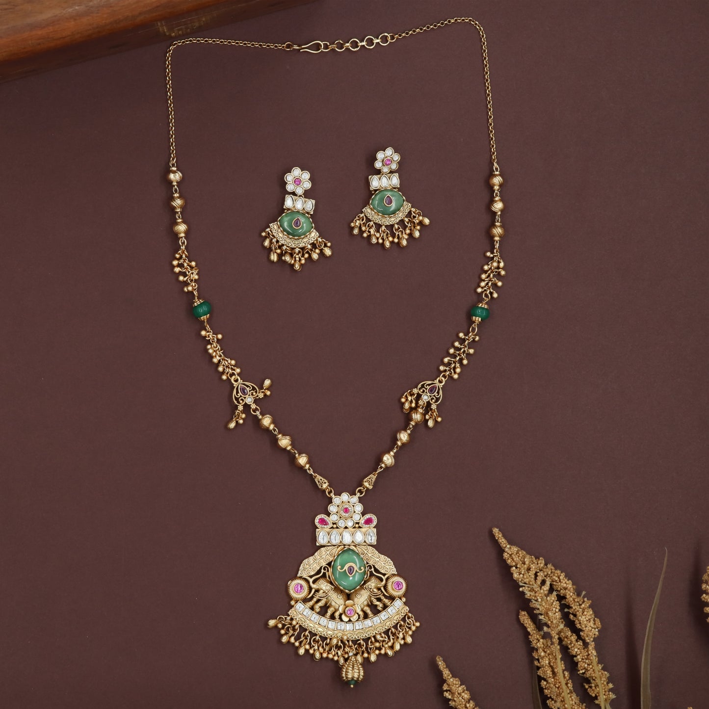 Fine connector kundan chain pendant with spaced elements and detailed hanging unit