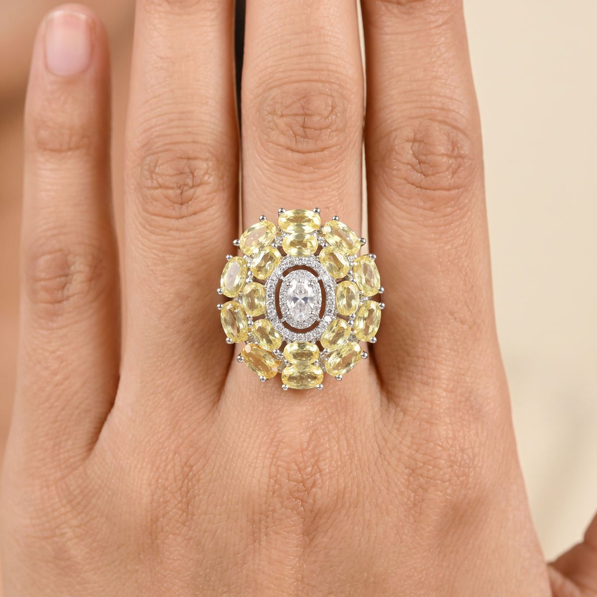 Designer Petal Edge Finger Ring with Layered Oval Formation