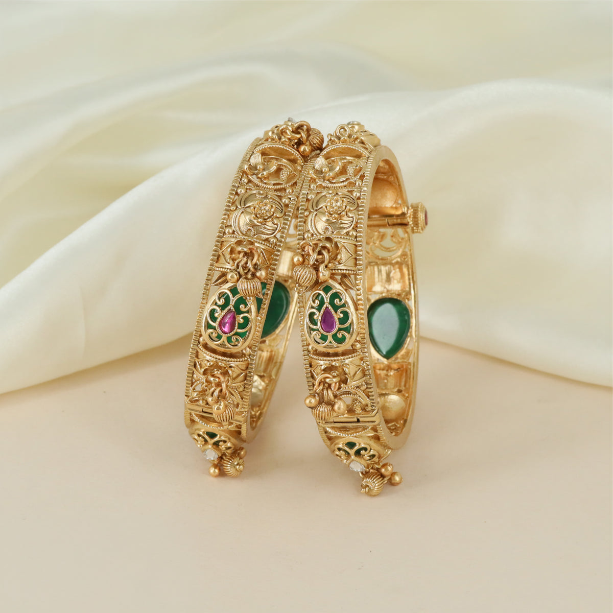 Signature Scrollwork Kundan Bangles