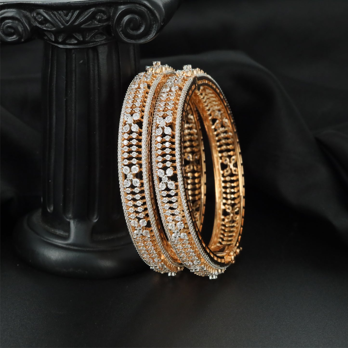Lattice Crown Gj Bangles with Multirow Border Detailing