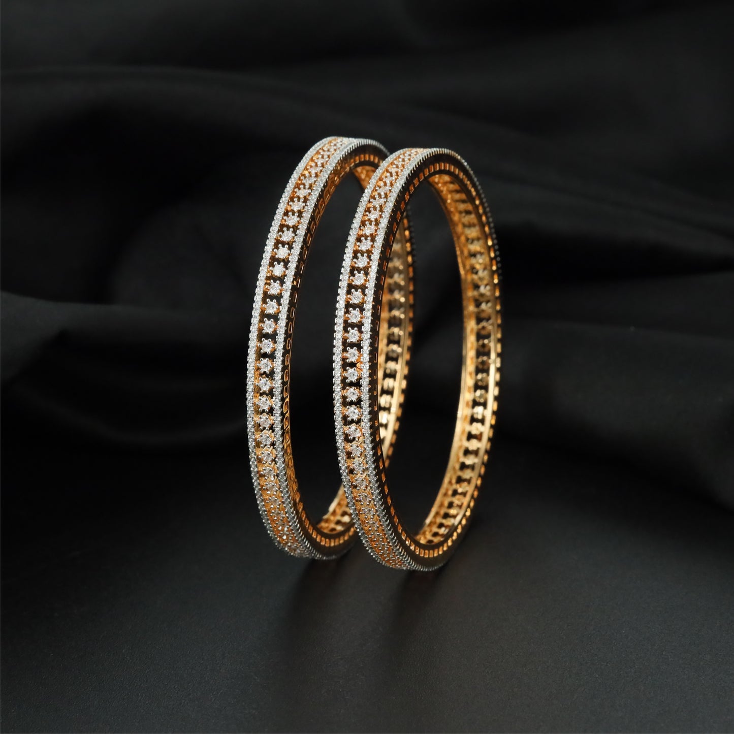Format Band Gj Bangles with Symmetrical Centre Alignment