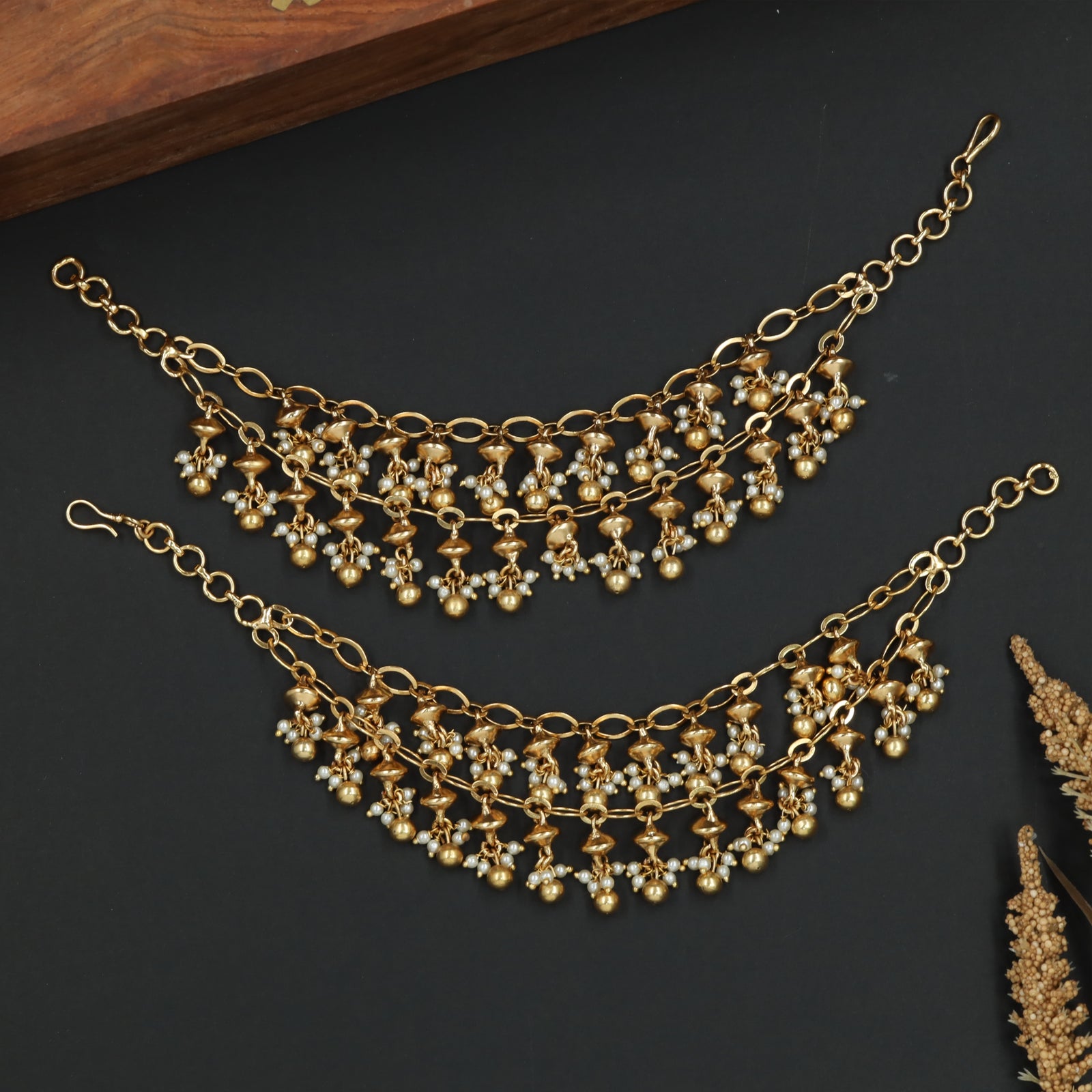 Premium Border Mati with Decorative Hanging Beads and Curved Layout