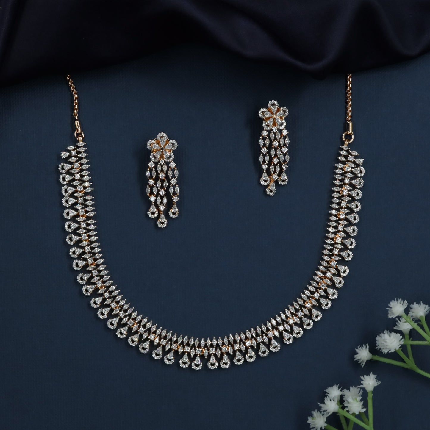 Flair Vine Necklace with Repeating Teardrop Sections