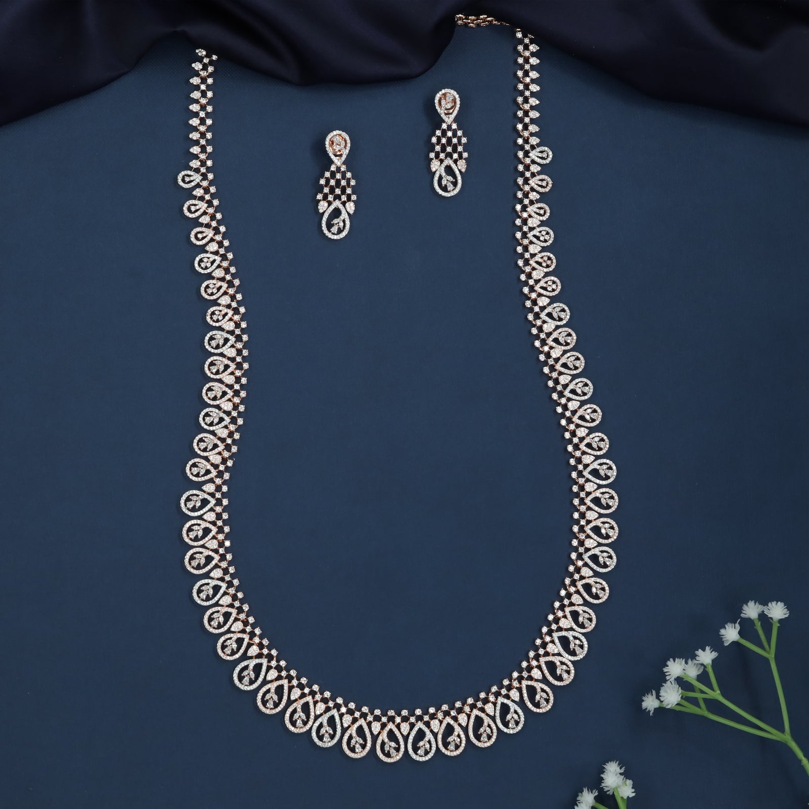 Petal Mesh Long Haara with Repeating Border Flow