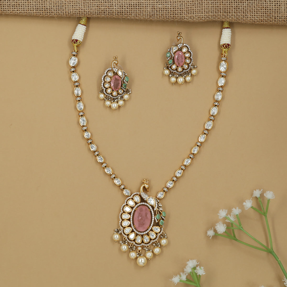 Grand Oval Border Necklace with Decorative Centre Formation