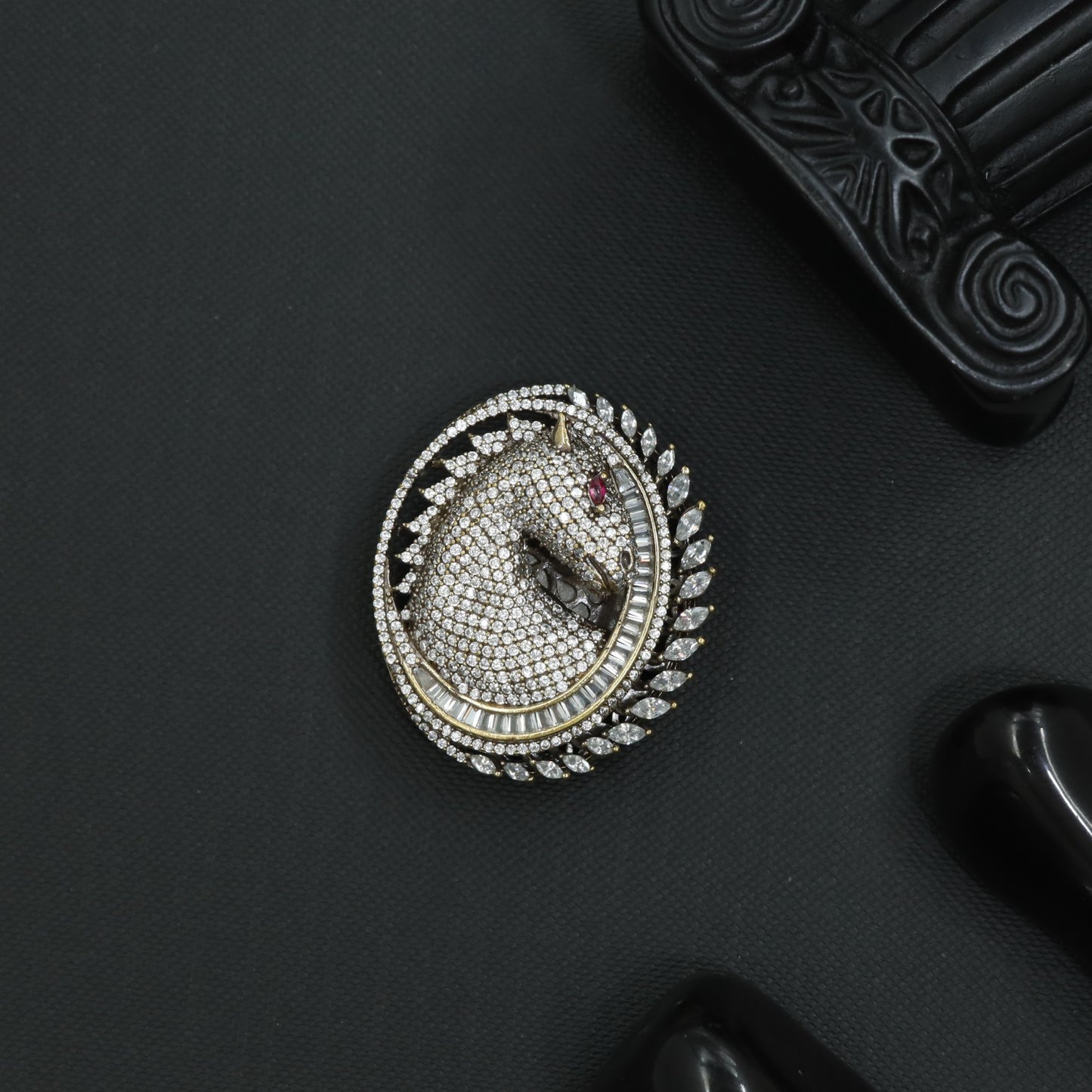 Vintage Horse Victorian Brooch with Decorative Crest Structure