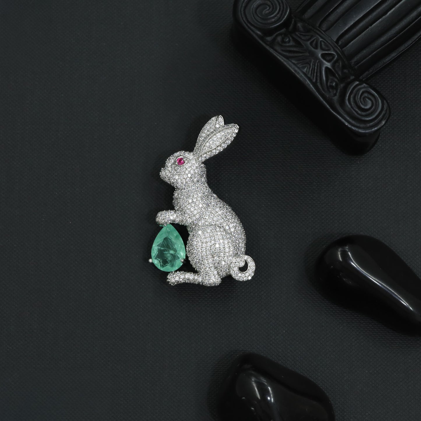 Distinctive Rhodium Brooch Designed with a Seated Rabbit Silhouette