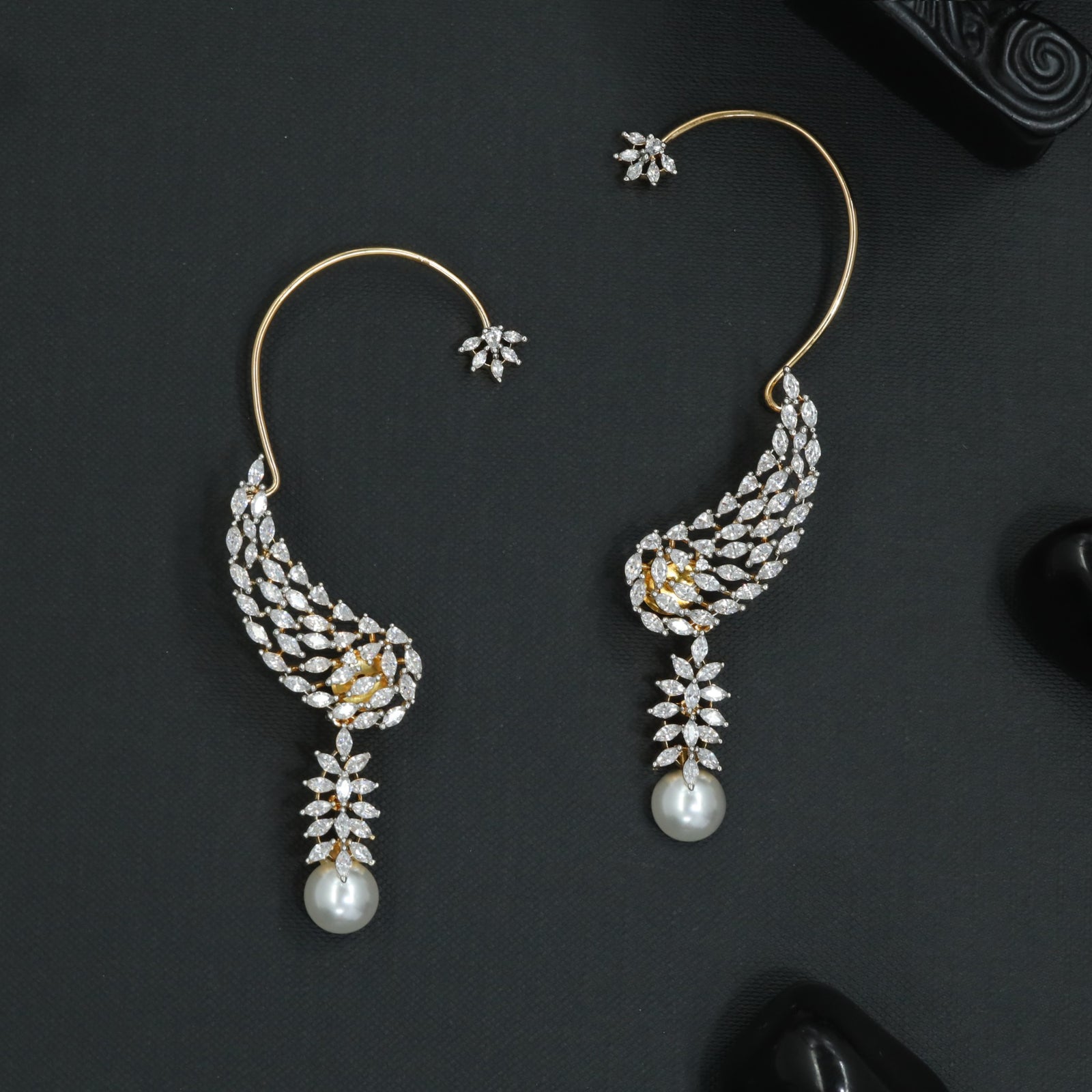 Delicate Garland Earcuff with Flowing Leaf Contours