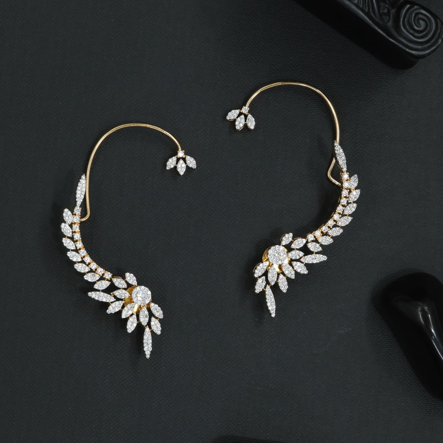 Noble Garland Earcuff with Tapered Vine Formation