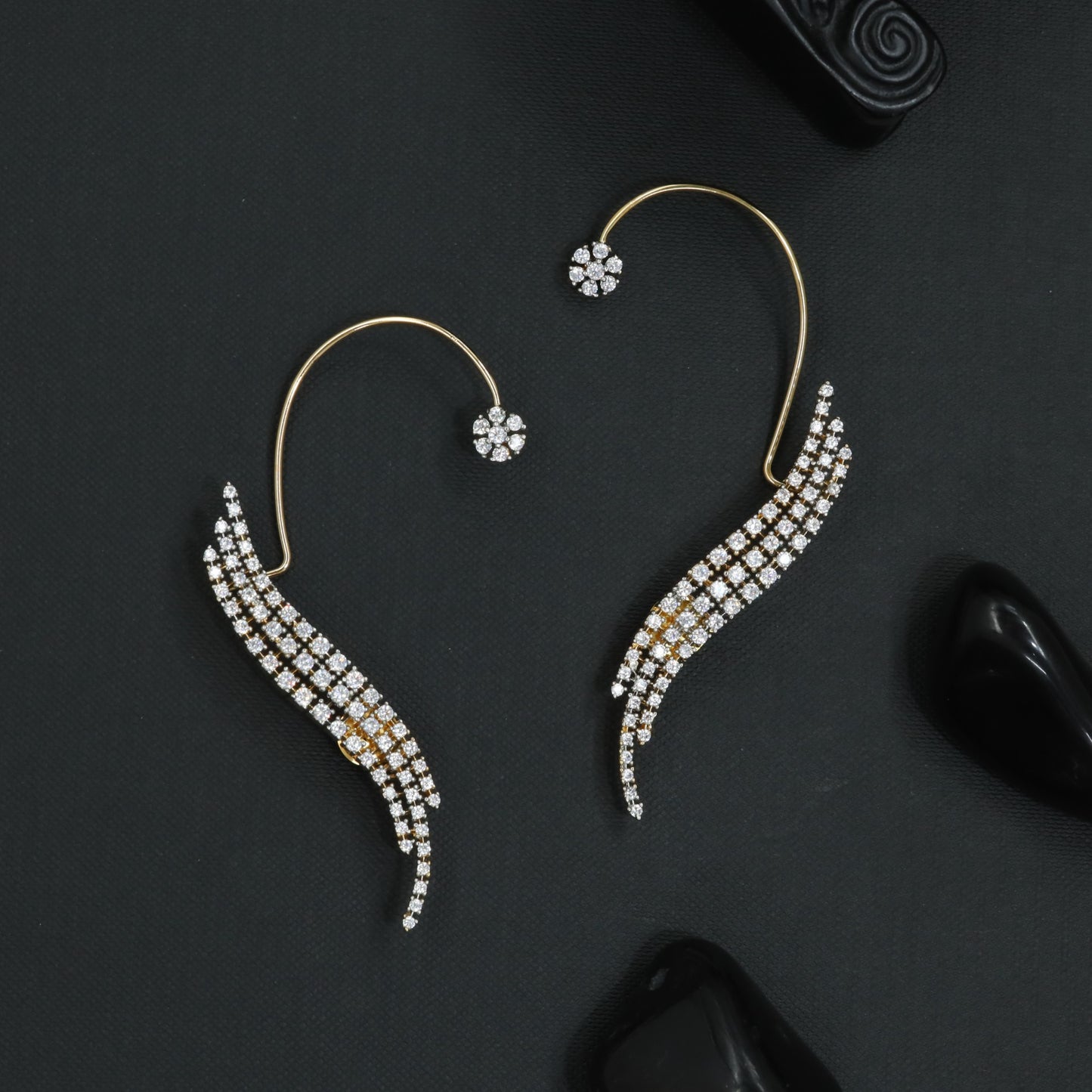 Glide Ribbon Earcuff with Textured Curve Styling