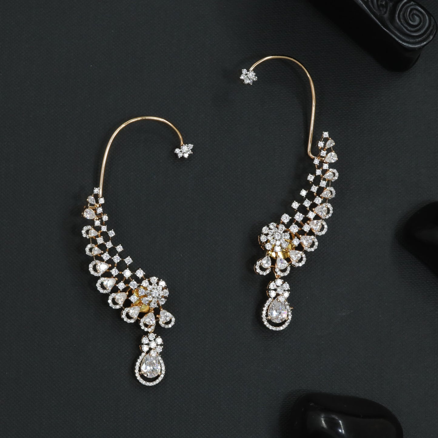 Garden Curve Earcuff with Rounded Leaf Arrangement