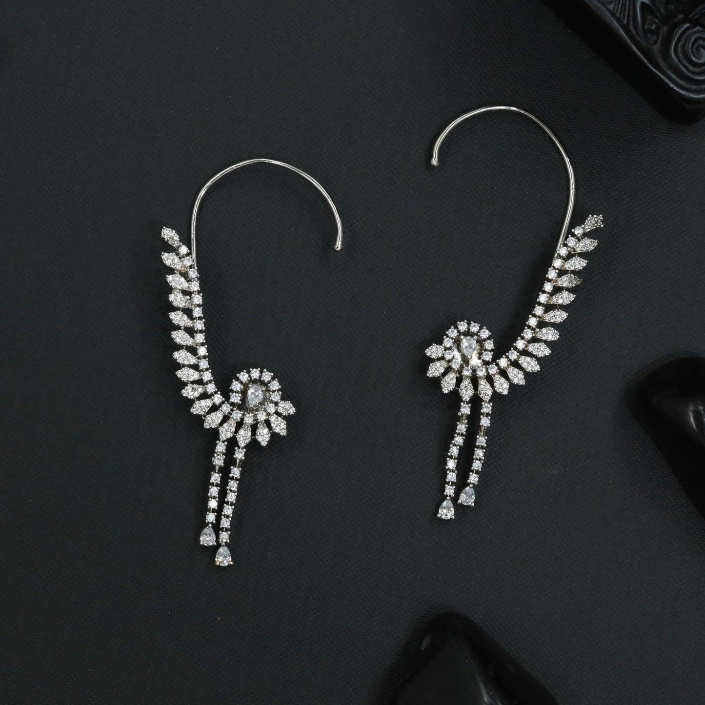 Frostelle Rhodium Earcuff with Tapered Vine Styling