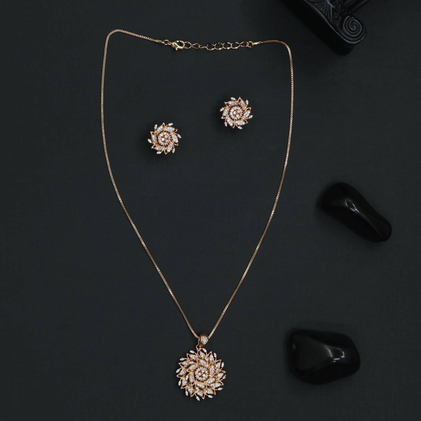 Minimal Bloom Chain With Layered Floral Accent