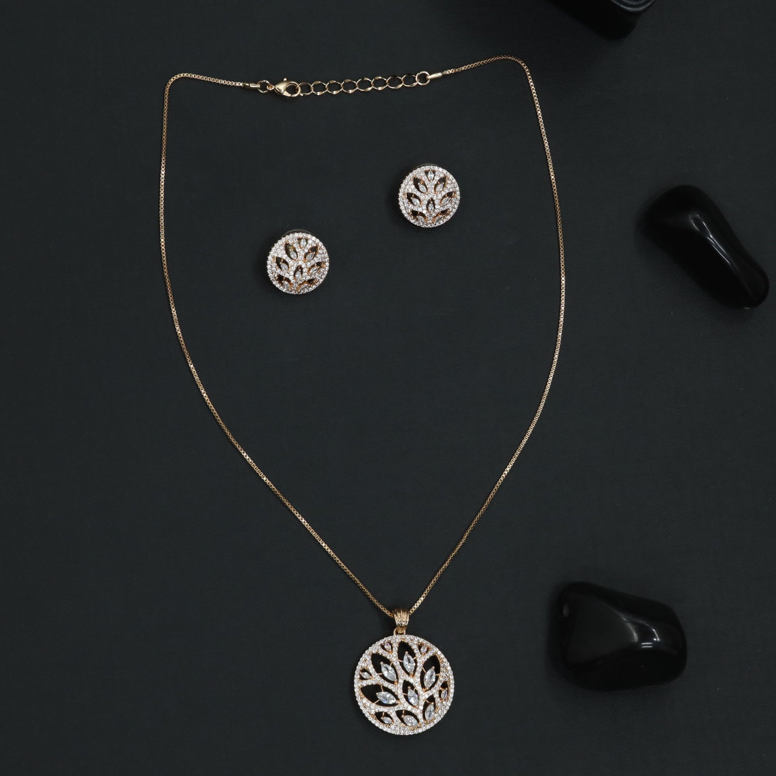 Circular Vine Chain With Pendant Set